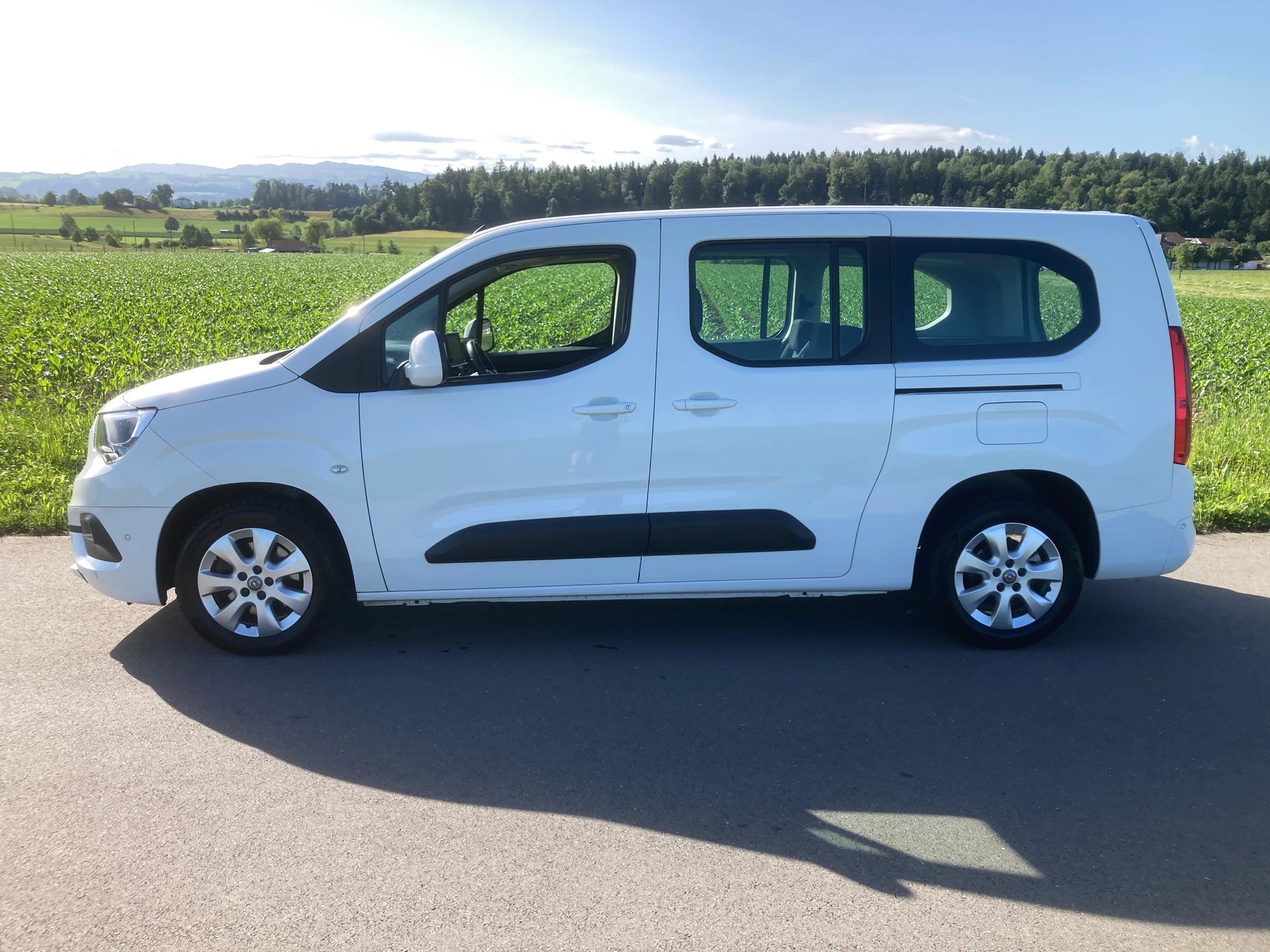 OPEL Combo Life XL 1.2 Enjoy mit Anhängerkupplung-image-4