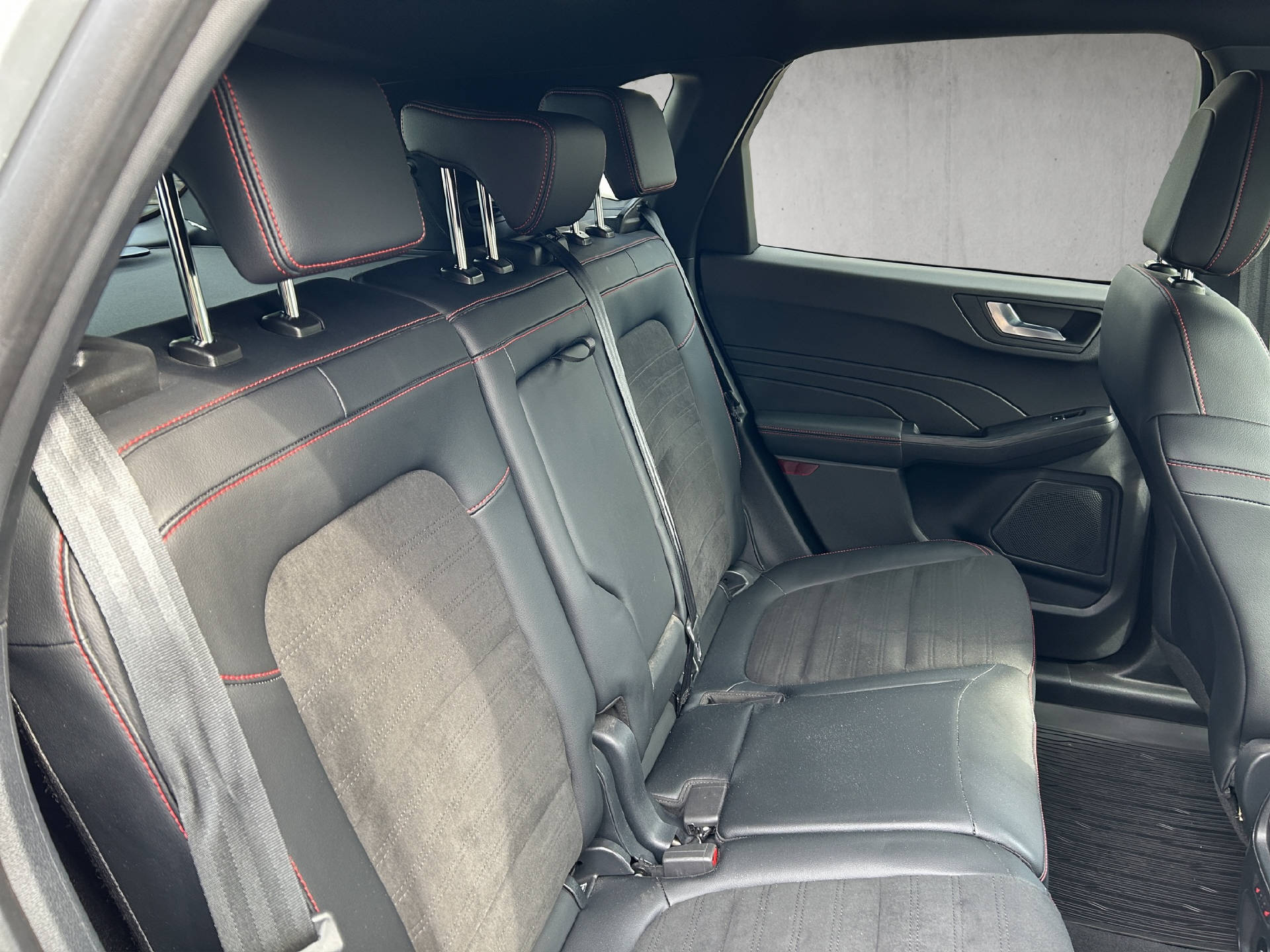 FORD Kuga 2.5 Plug-in Hybrid ST-Line X-image-19