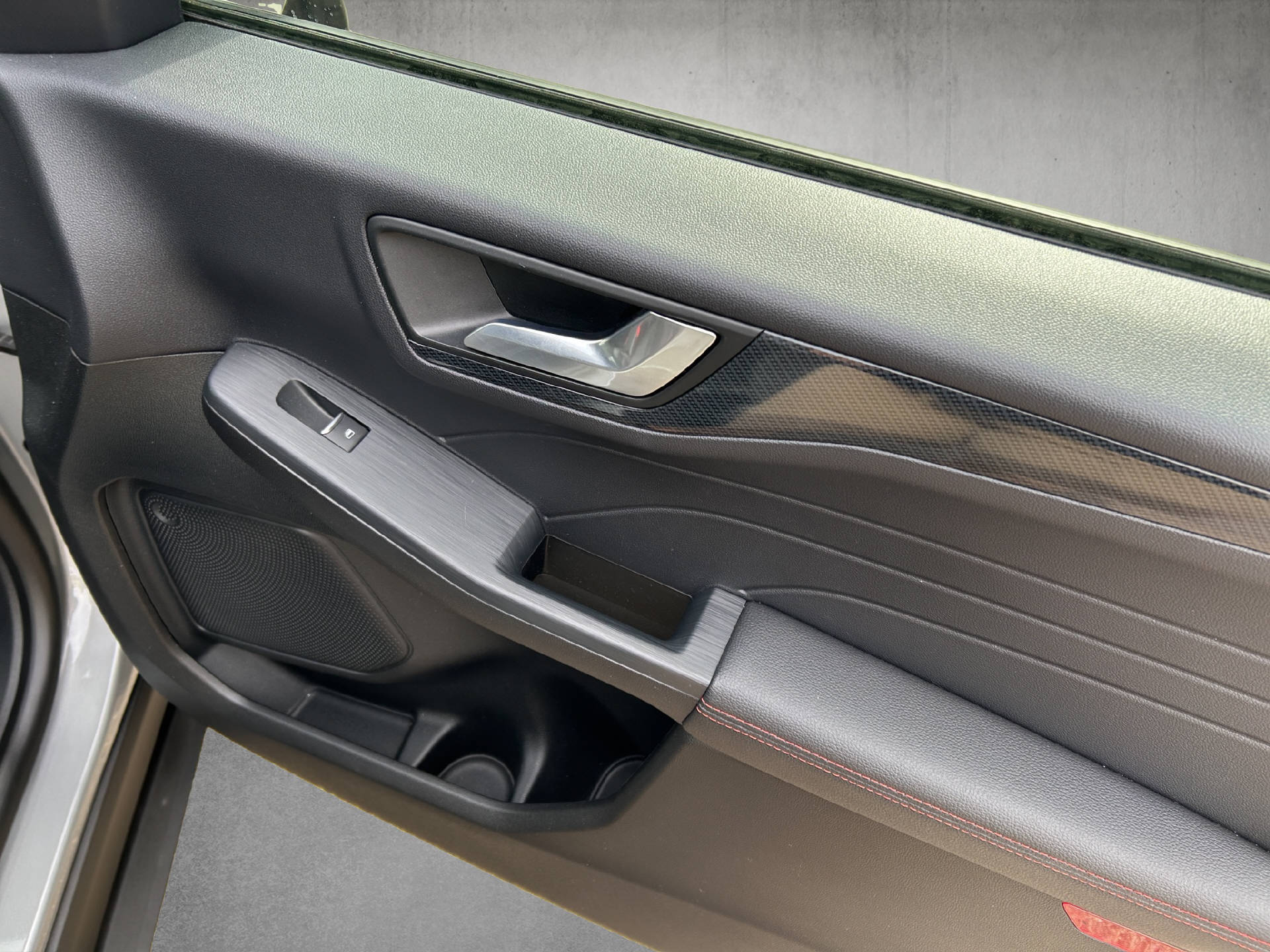 FORD Kuga 2.5 Plug-in Hybrid ST-Line X-image-17