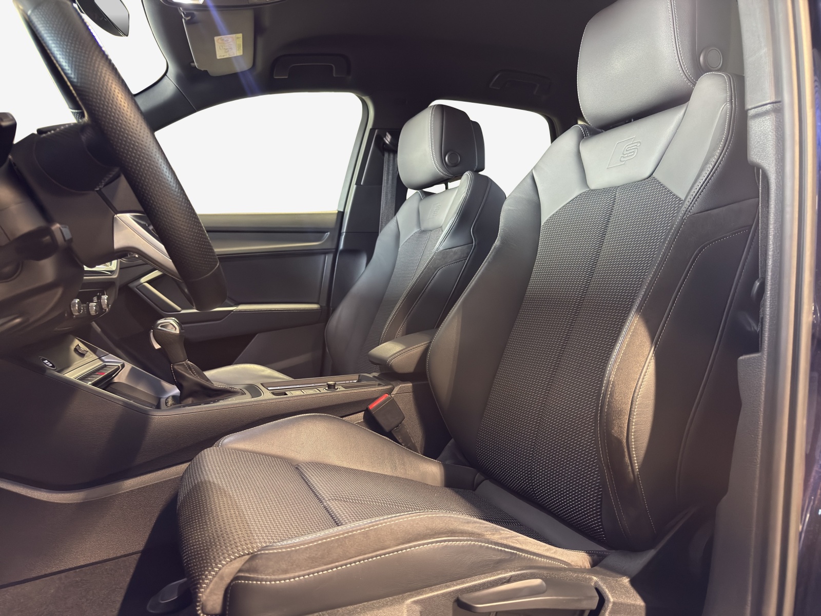 AUDI Q3 40 TFSI S line quattro S-tronic-image-14