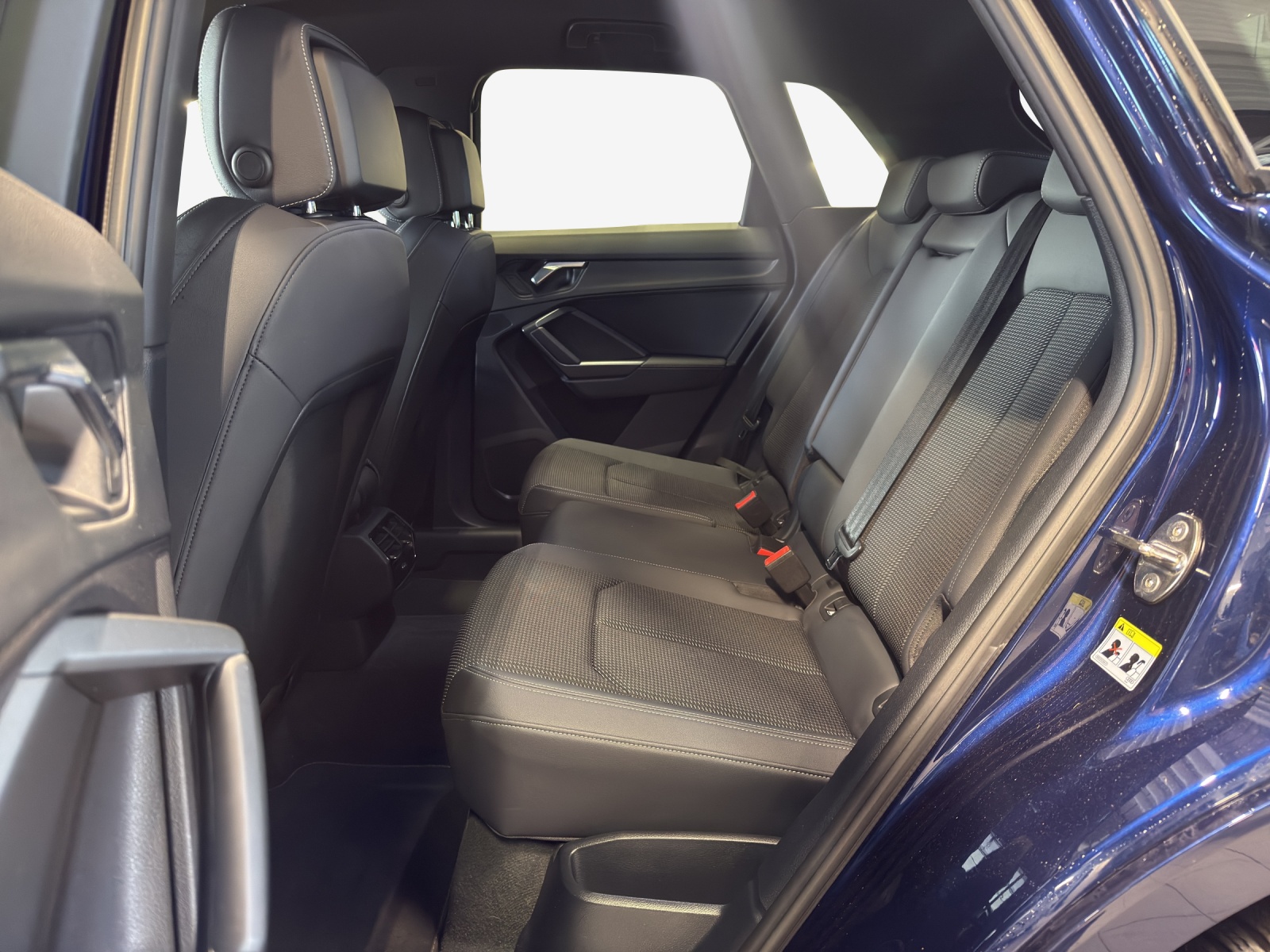AUDI Q3 40 TFSI S line quattro S-tronic-image-11