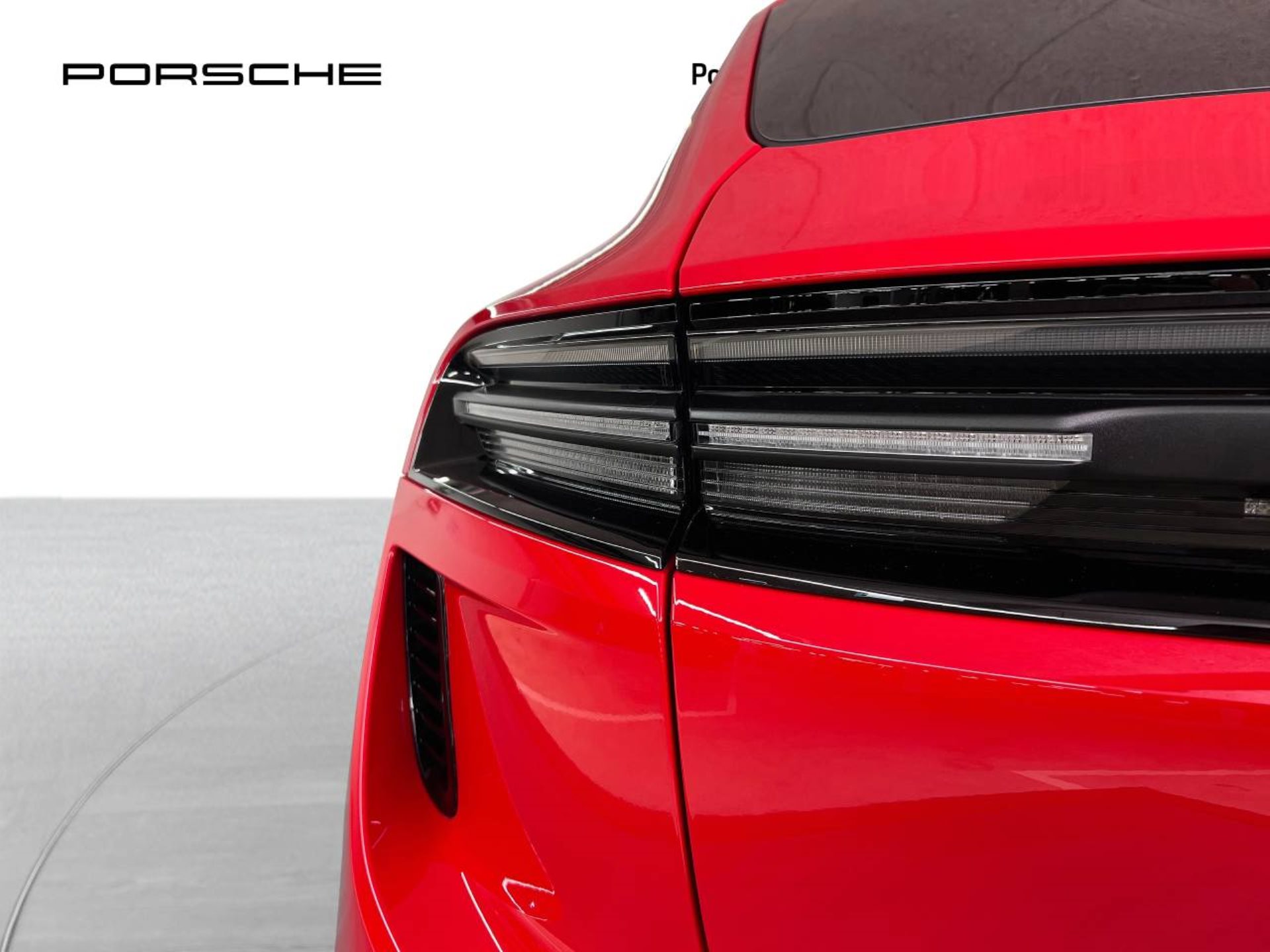 PORSCHE Macan Turbo-image-12