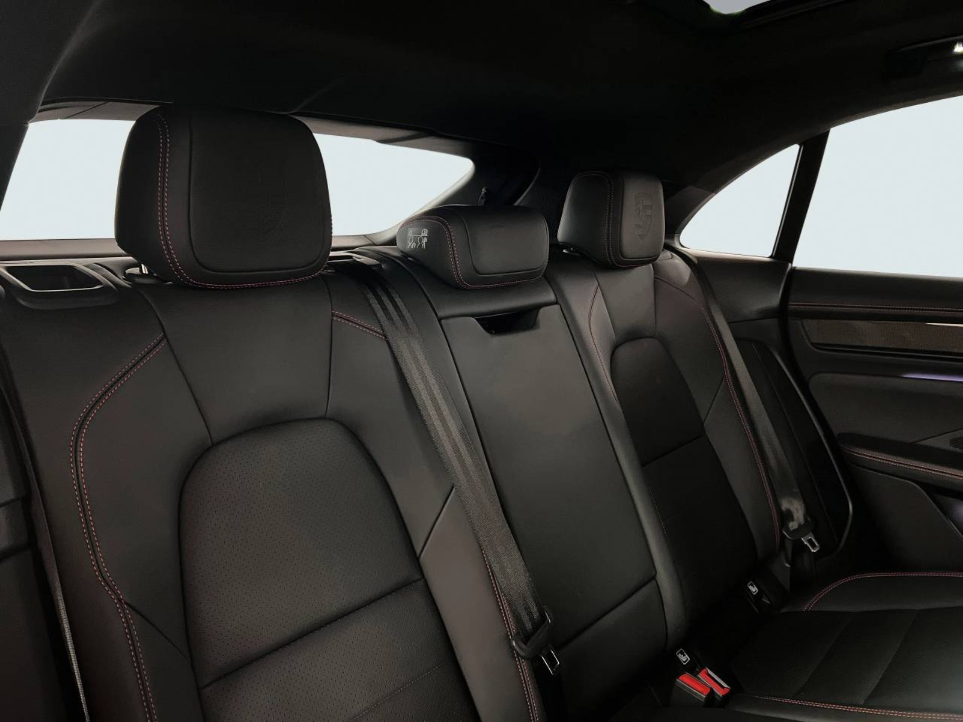PORSCHE Macan Turbo-image-25