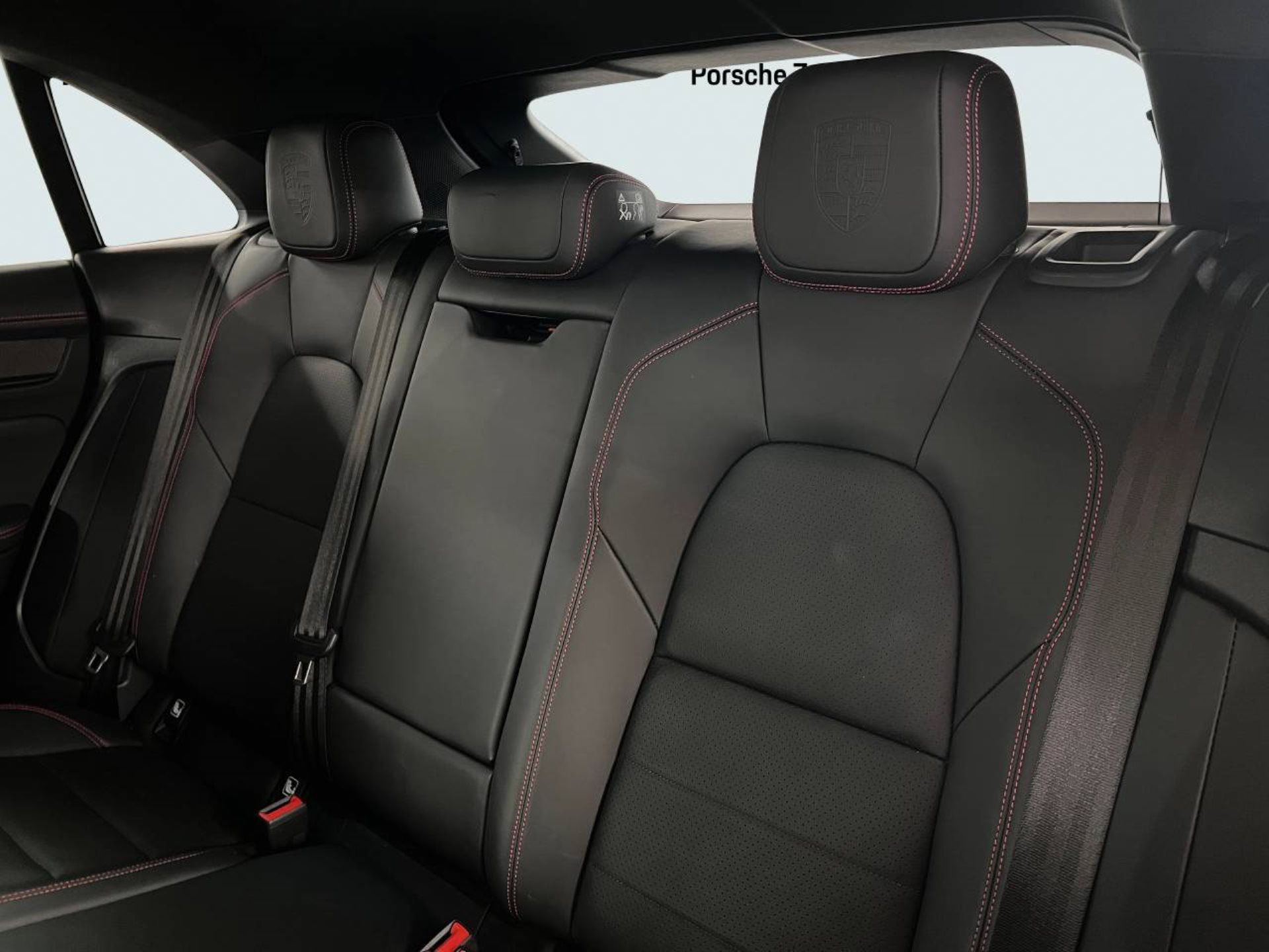 PORSCHE Macan Turbo-image-24