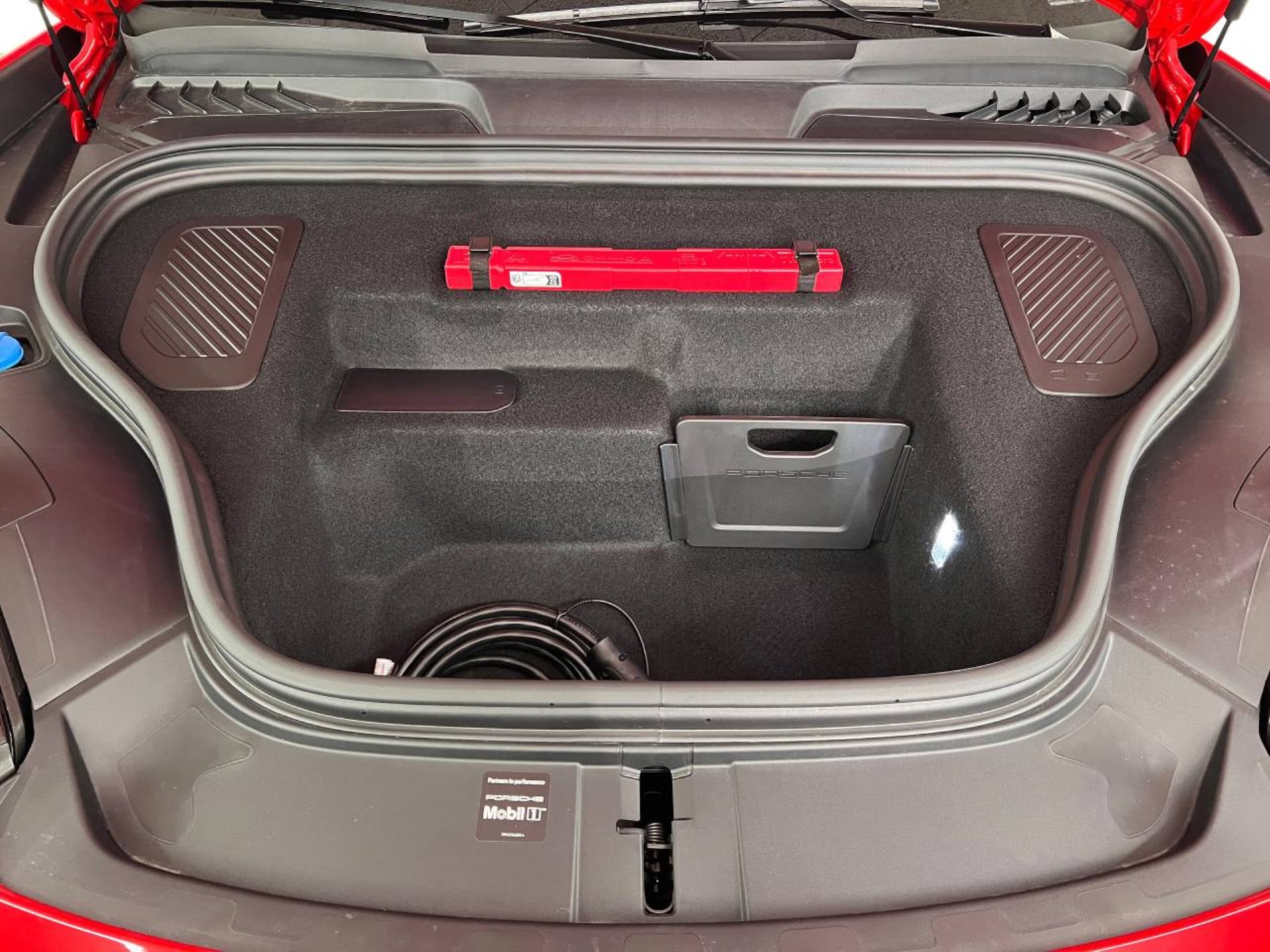 PORSCHE Macan Turbo-image-13