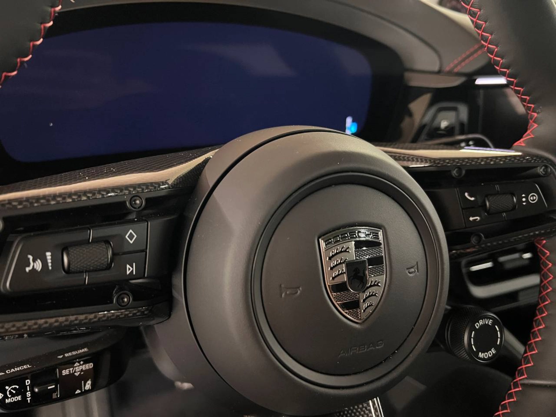 PORSCHE Macan Turbo-image-16