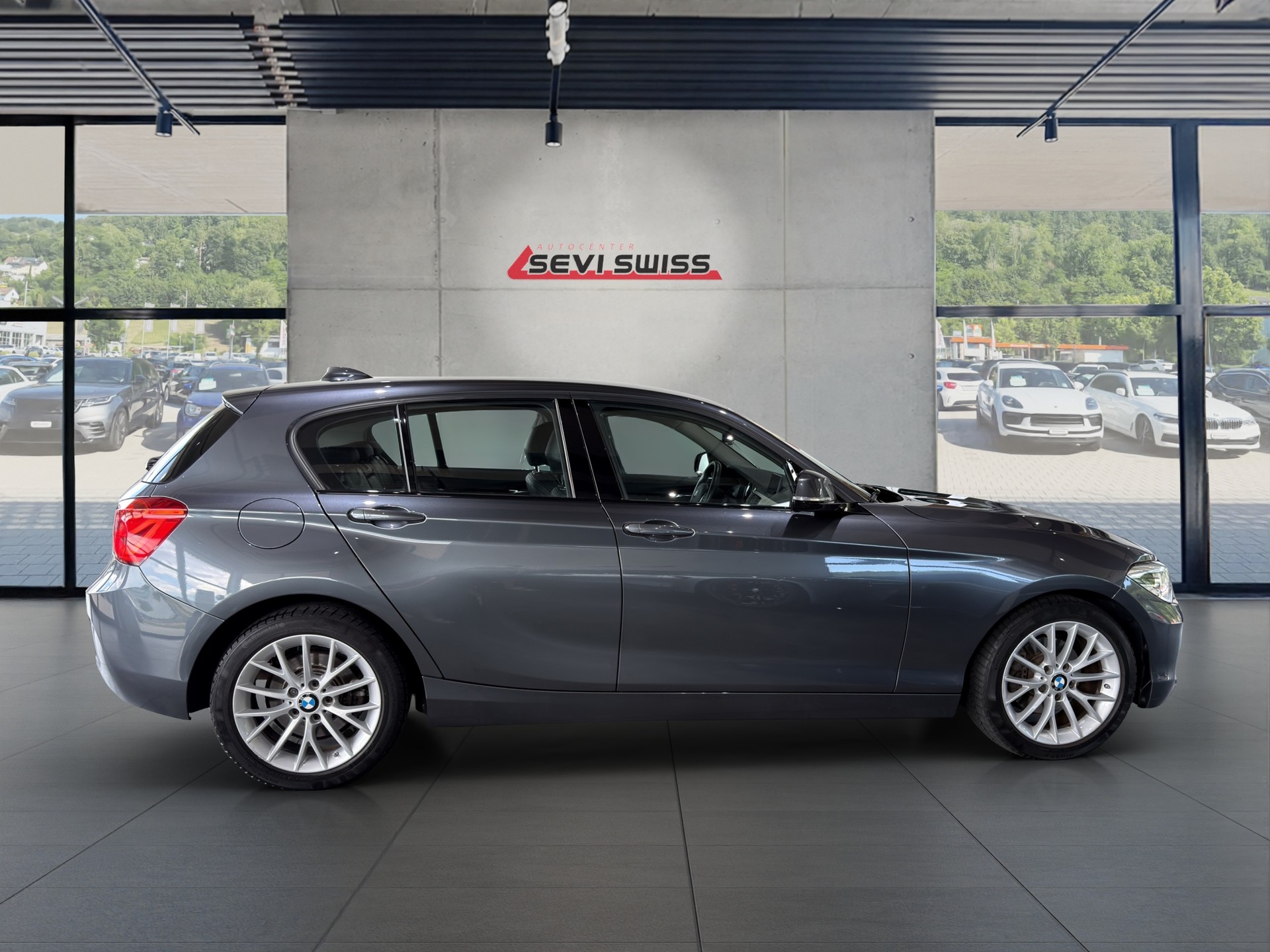 BMW 120d xDrive Steptronic-showroom-element-1