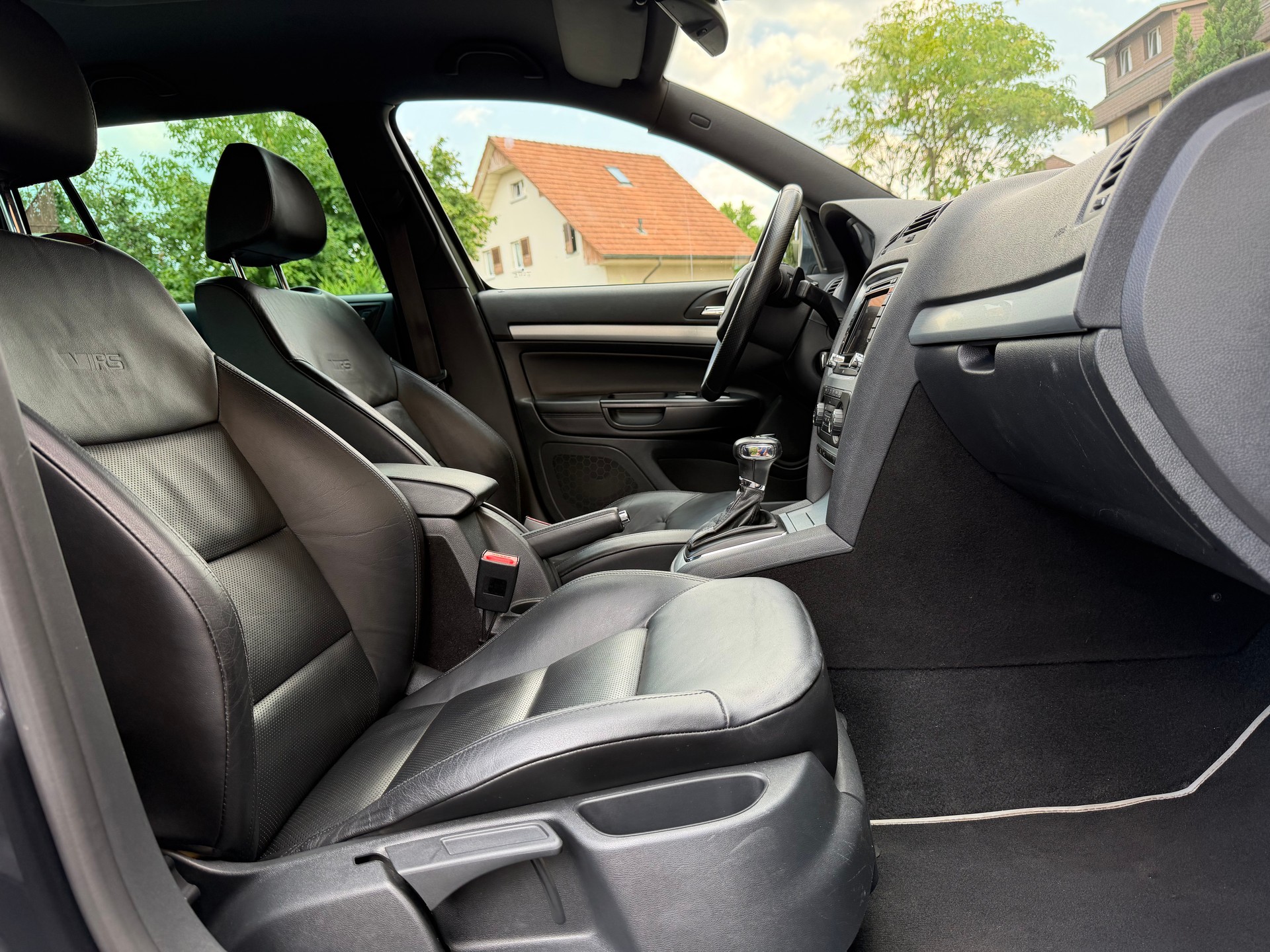 SKODA Octavia Combi 2.0 TSI RS DSG-image-13