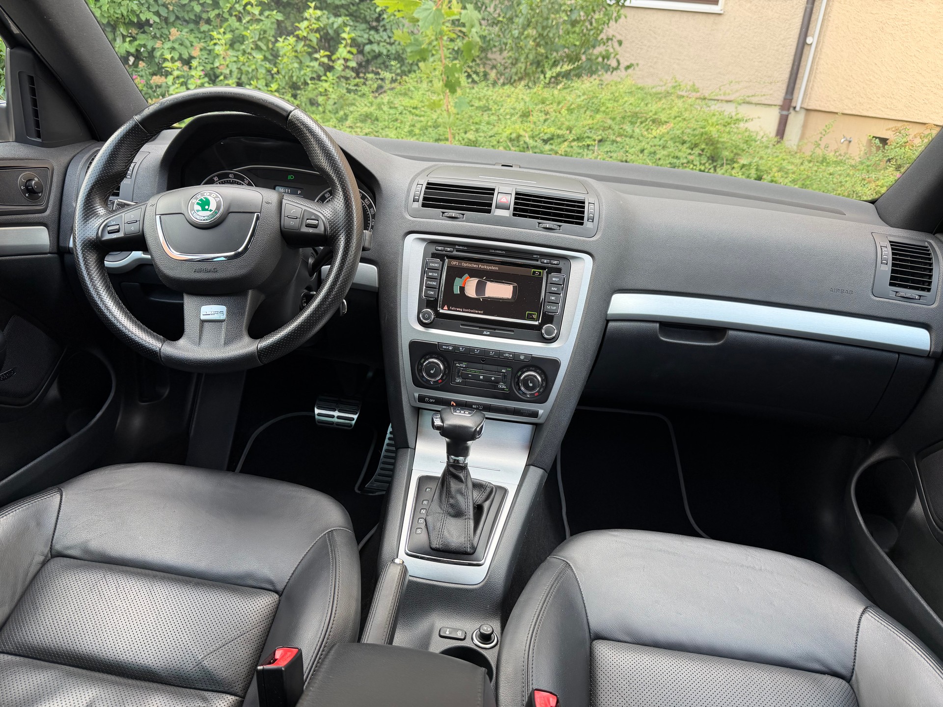 SKODA Octavia Combi 2.0 TSI RS DSG-image-11