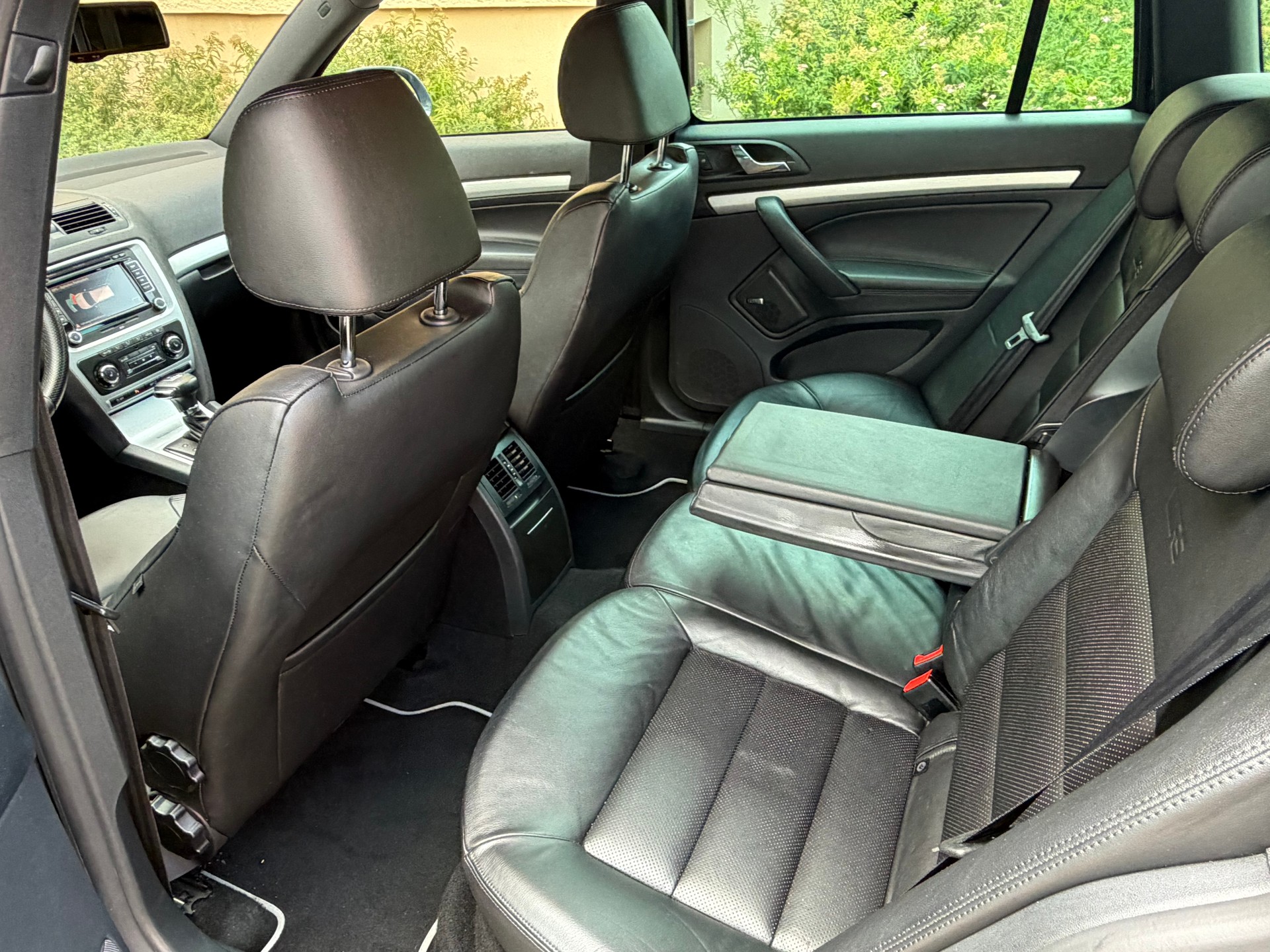 SKODA Octavia Combi 2.0 TSI RS DSG-image-14