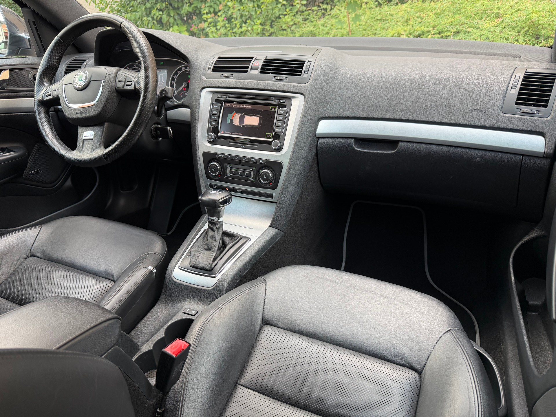 SKODA Octavia Combi 2.0 TSI RS DSG-image-12