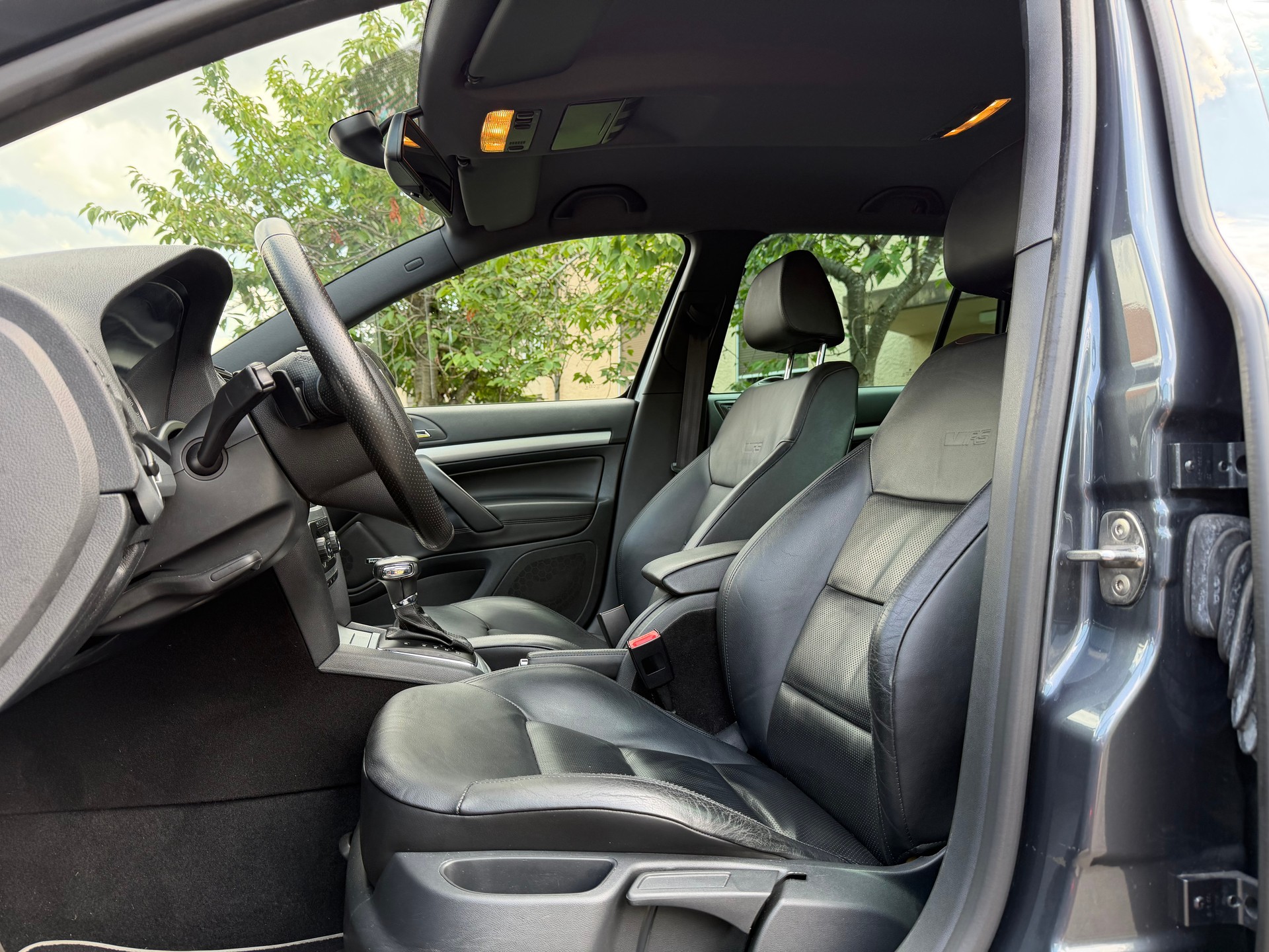 SKODA Octavia Combi 2.0 TSI RS DSG-image-9
