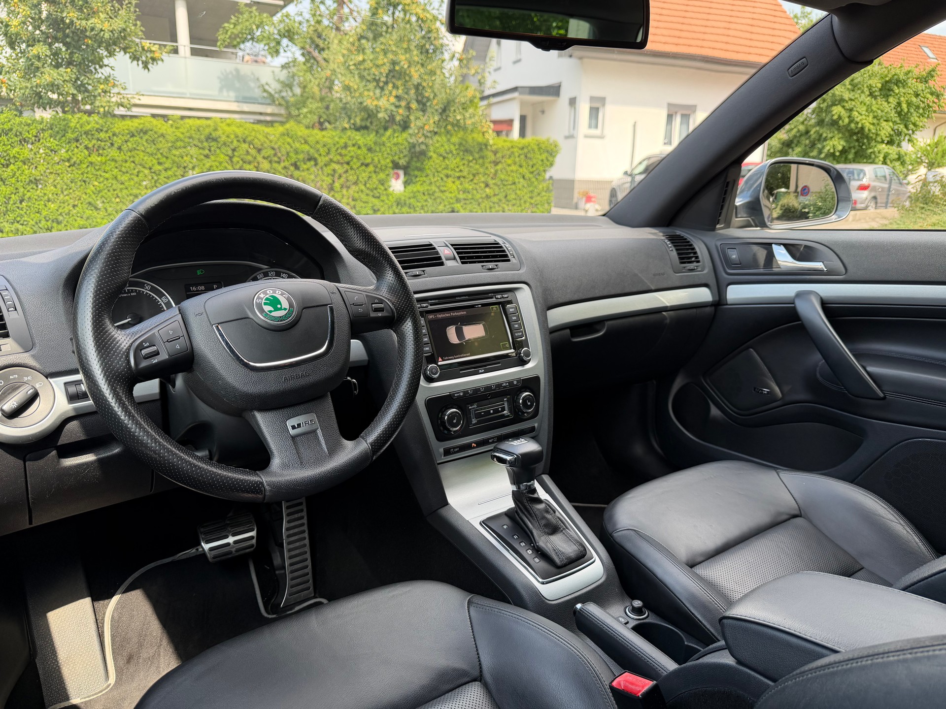 SKODA Octavia Combi 2.0 TSI RS DSG-image-10