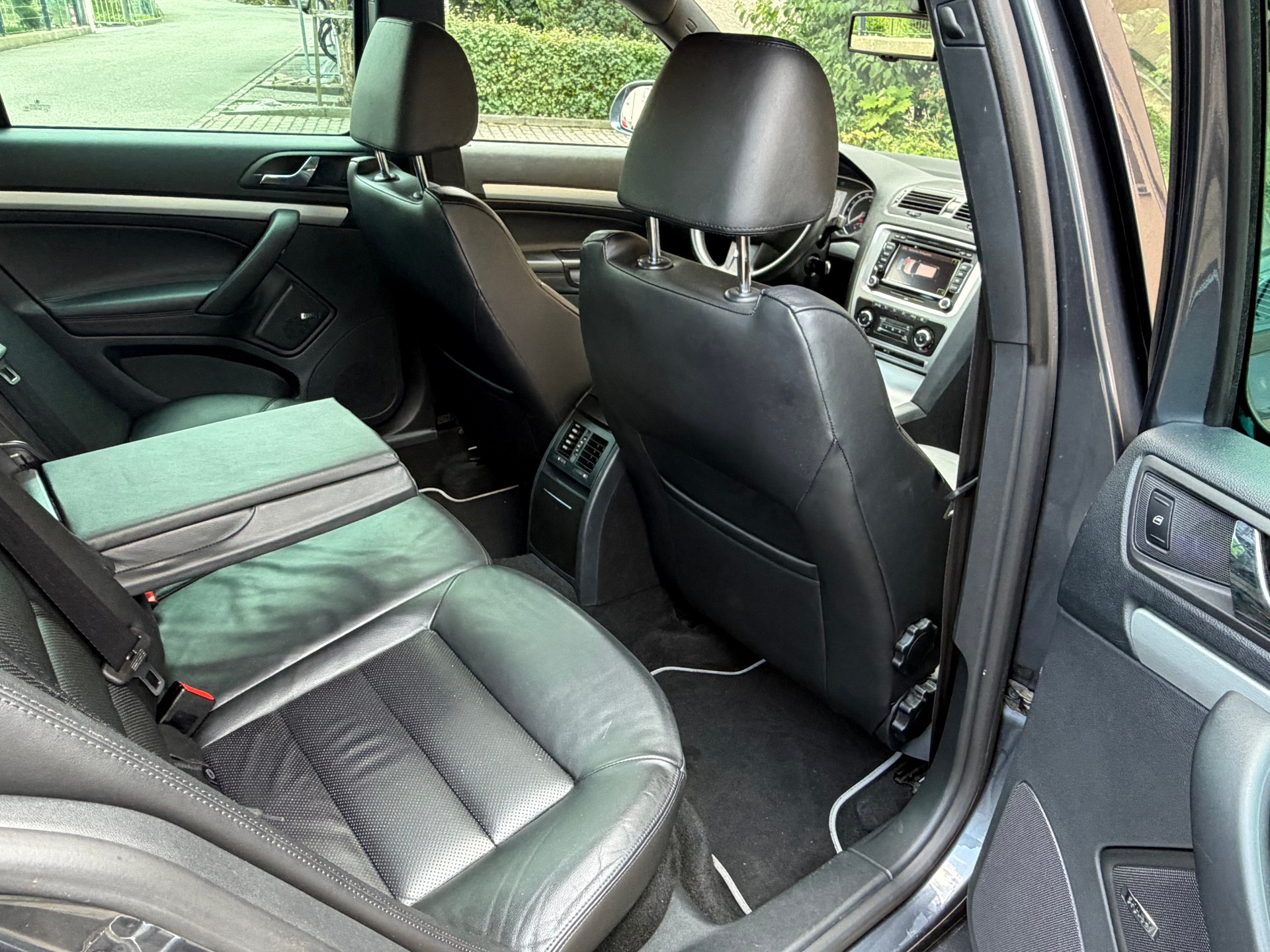 SKODA Octavia Combi 2.0 TSI RS DSG-image-15