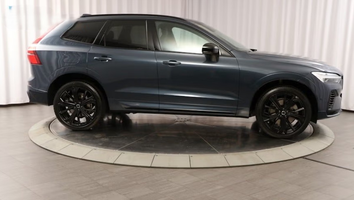 VOLVO XC60 T6 eAWD PluginHybrid Plus Dark Geartronic-image-1