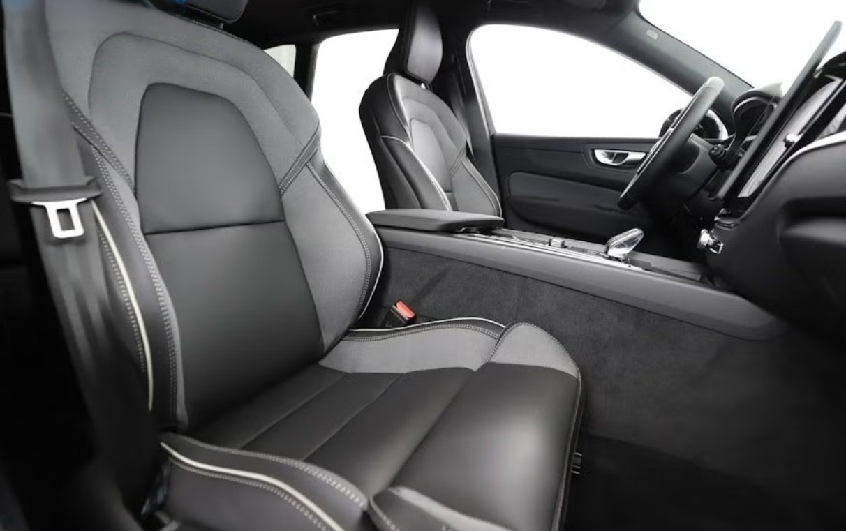VOLVO XC60 T6 eAWD PluginHybrid Plus Dark Geartronic-image-7