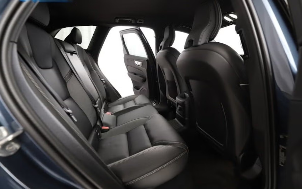 VOLVO XC60 T6 eAWD PluginHybrid Plus Dark Geartronic-image-10