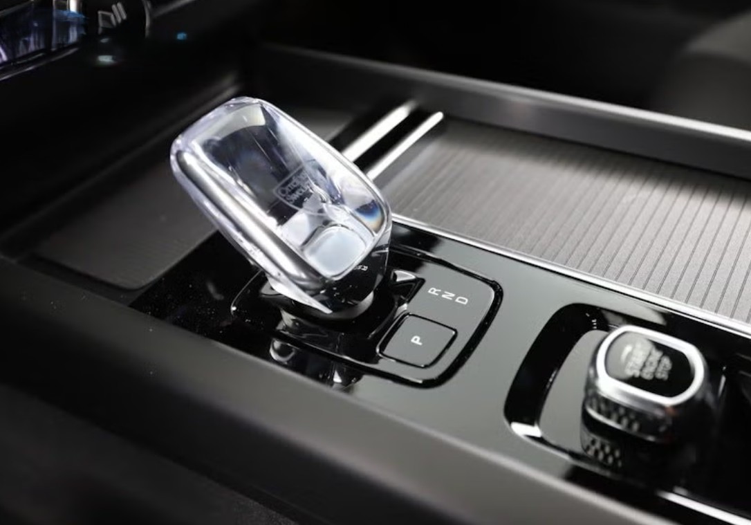 VOLVO XC60 T6 eAWD PluginHybrid Plus Dark Geartronic-image-17