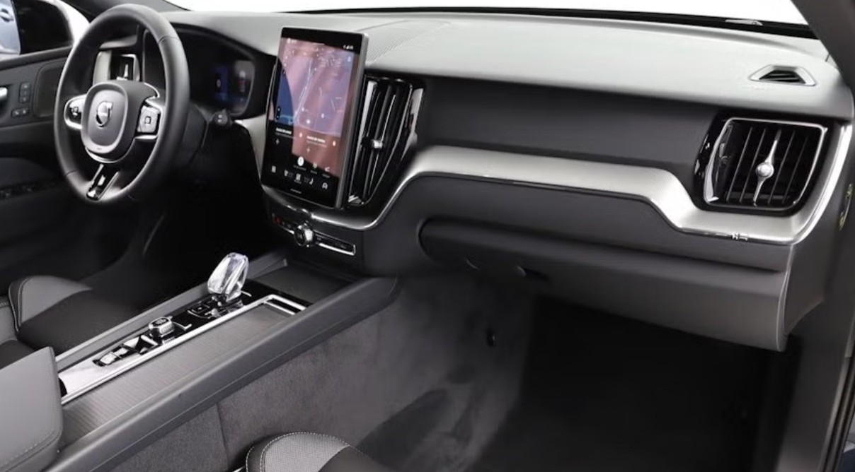 VOLVO XC60 T6 eAWD PluginHybrid Plus Dark Geartronic-image-16