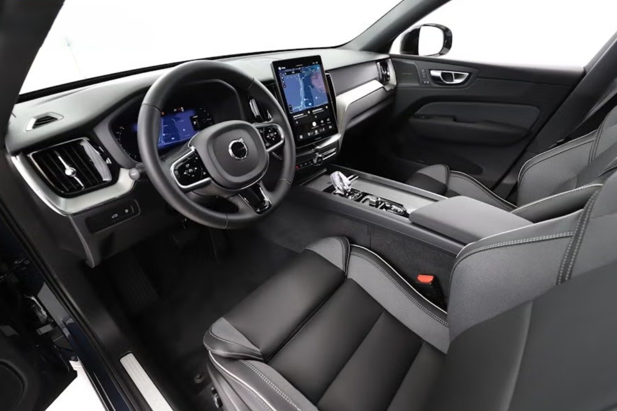 VOLVO XC60 T6 eAWD PluginHybrid Plus Dark Geartronic-image-6
