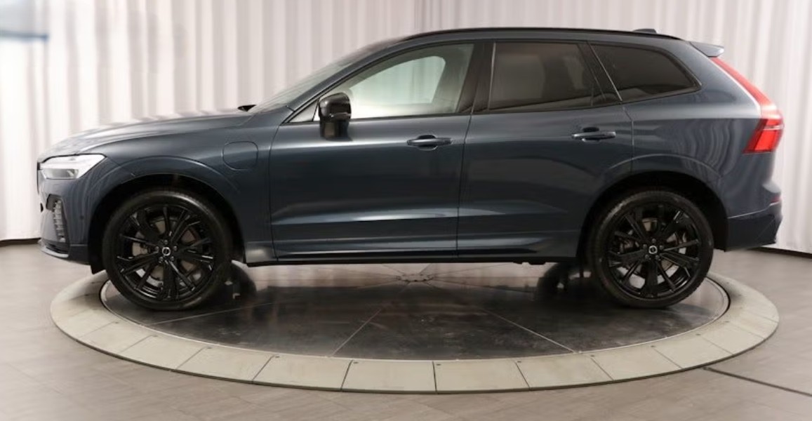 VOLVO XC60 T6 eAWD PluginHybrid Plus Dark Geartronic-image-2
