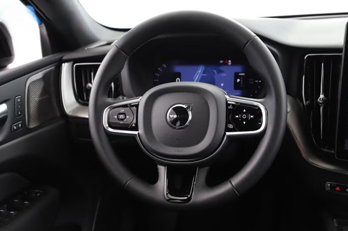 VOLVO XC60 T6 eAWD PluginHybrid Plus Dark Geartronic-image-5