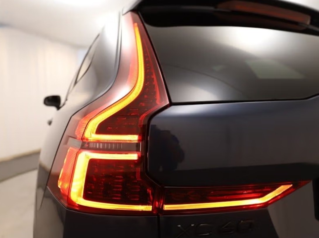 VOLVO XC60 T6 eAWD PluginHybrid Plus Dark Geartronic-image-22