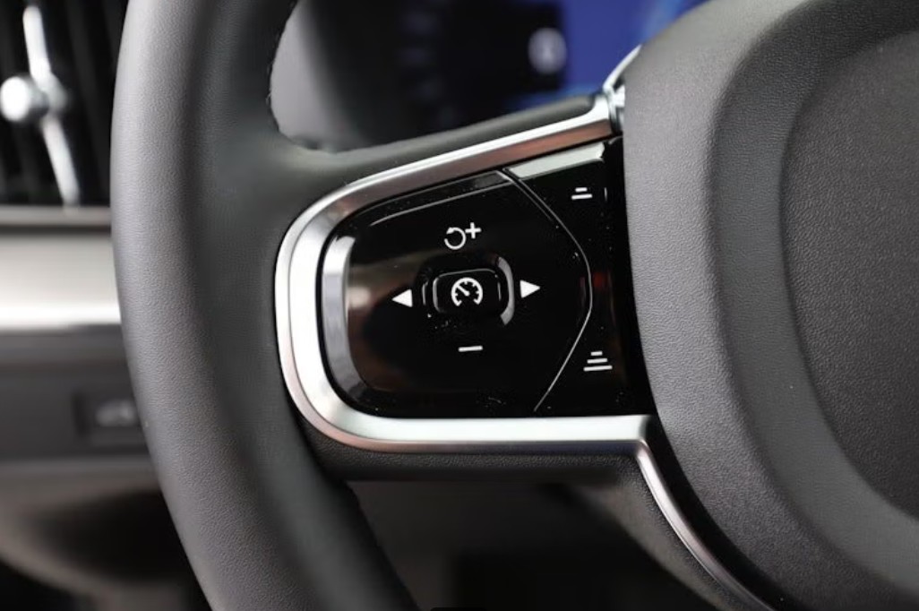 VOLVO XC60 T6 eAWD PluginHybrid Plus Dark Geartronic-image-12
