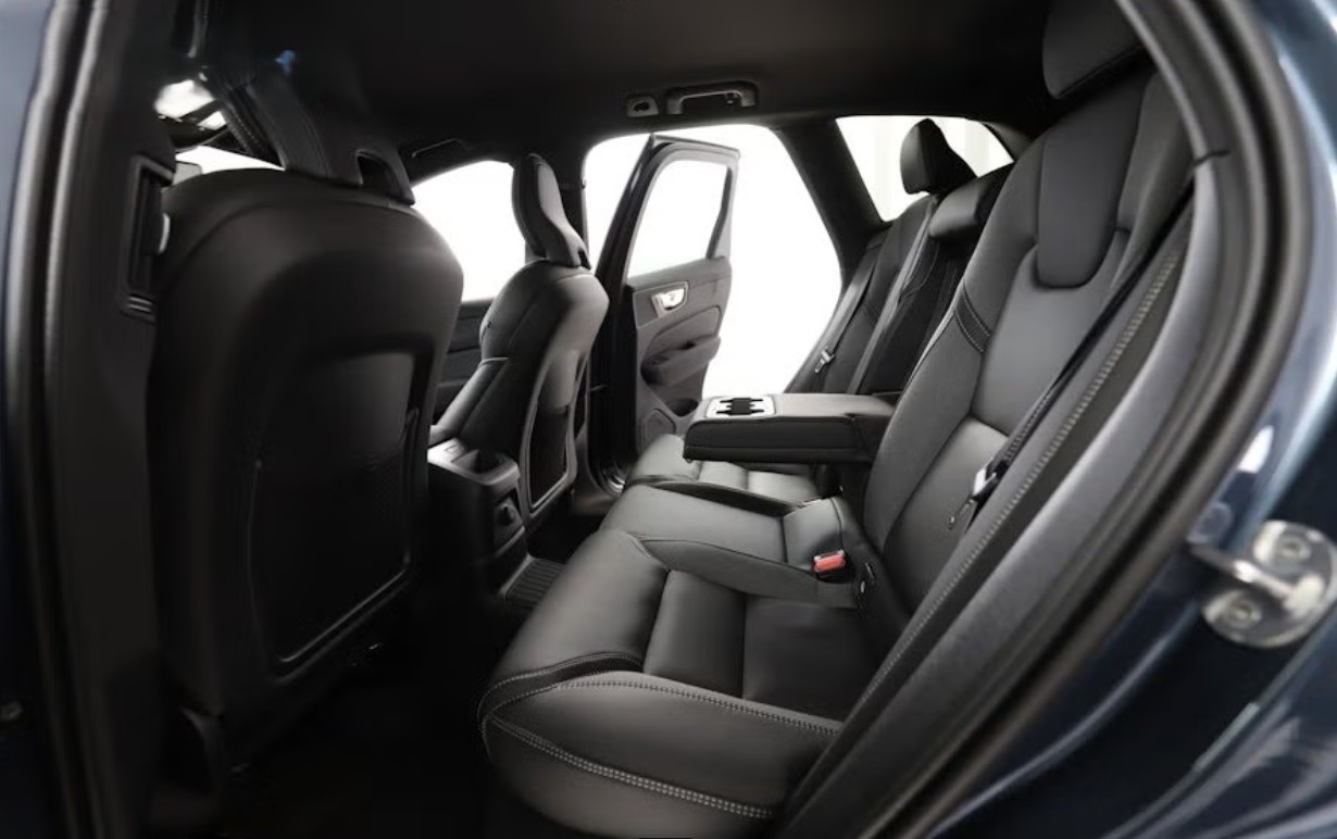 VOLVO XC60 T6 eAWD PluginHybrid Plus Dark Geartronic-image-9