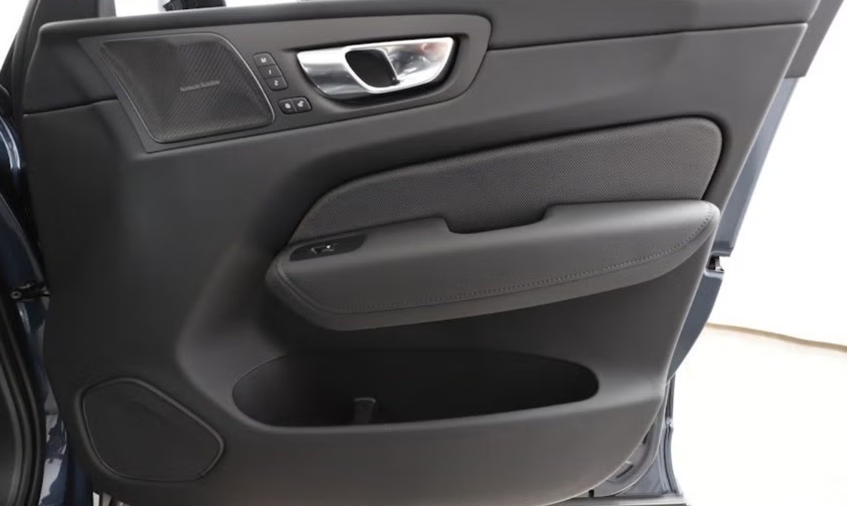 VOLVO XC60 T6 eAWD PluginHybrid Plus Dark Geartronic-image-14