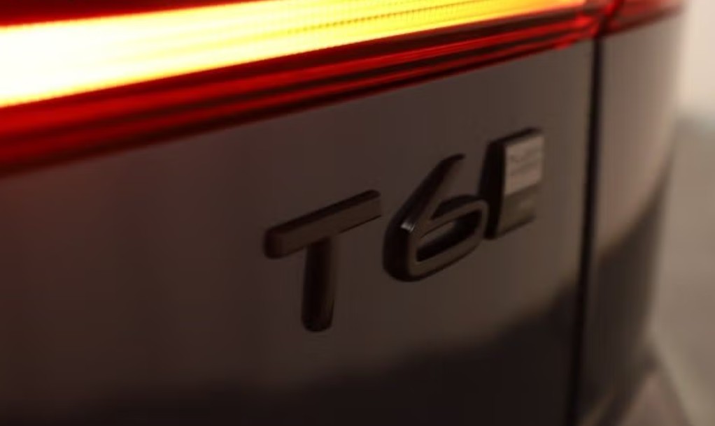 VOLVO XC60 T6 eAWD PluginHybrid Plus Dark Geartronic-image-23
