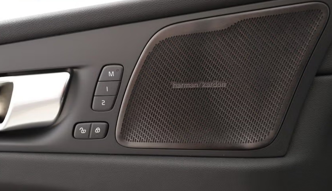 VOLVO XC60 T6 eAWD PluginHybrid Plus Dark Geartronic-image-13