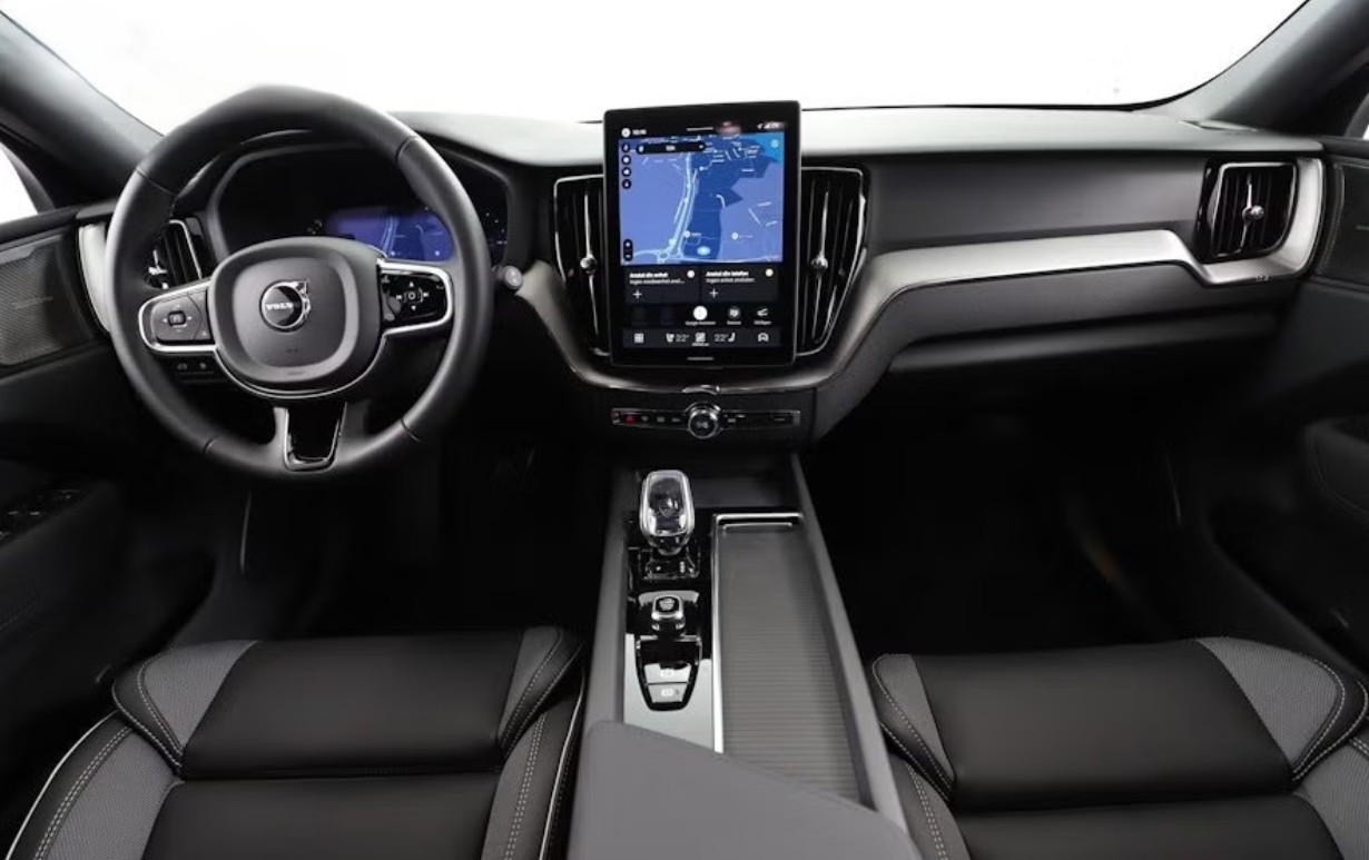 VOLVO XC60 T6 eAWD PluginHybrid Plus Dark Geartronic-image-4