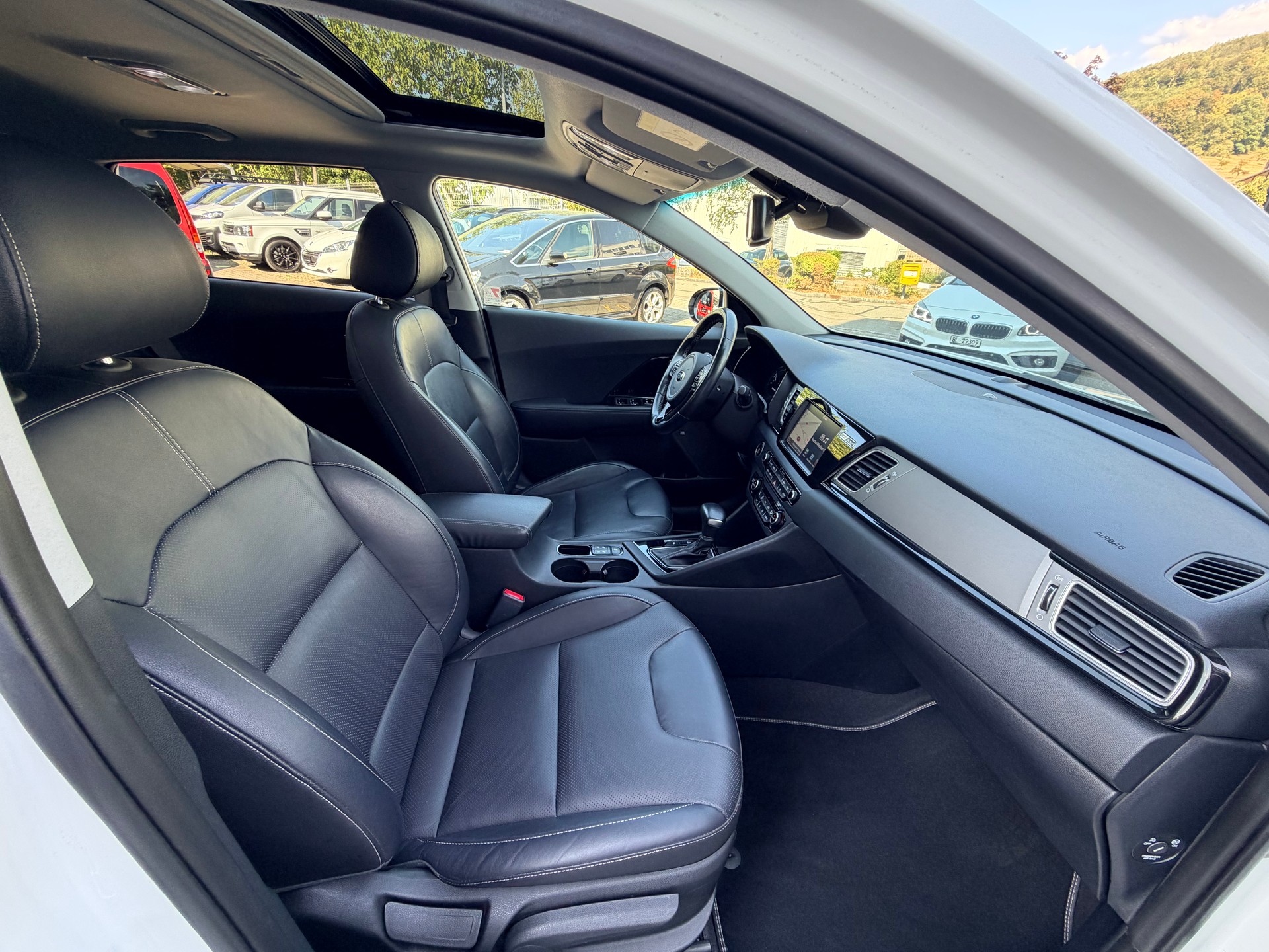 KIA Niro 1.6GDi Plug-in Hybrid DCT-image-8