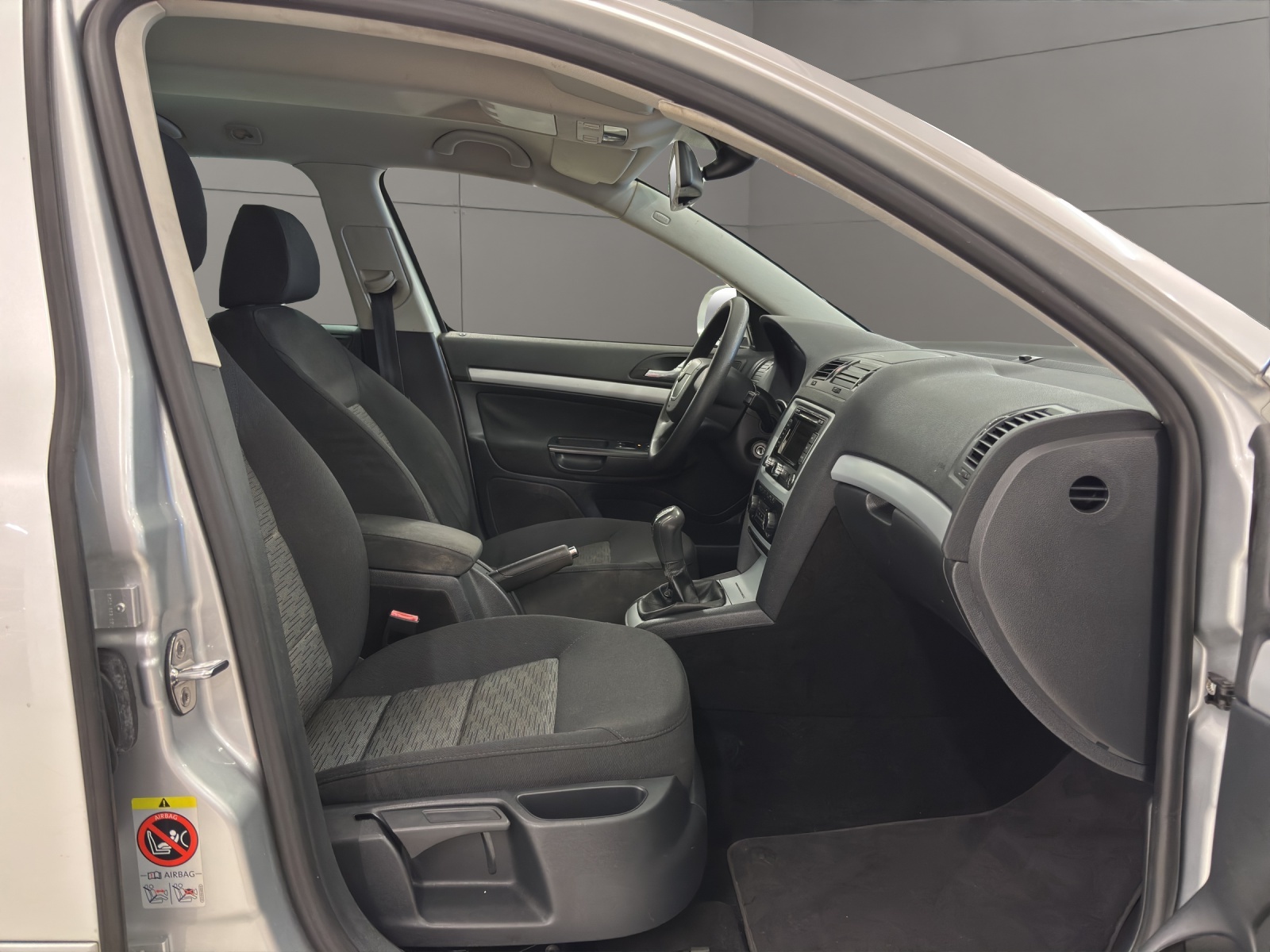 SKODA Octavia Combi 1.6 TDI Ambiente-image-17