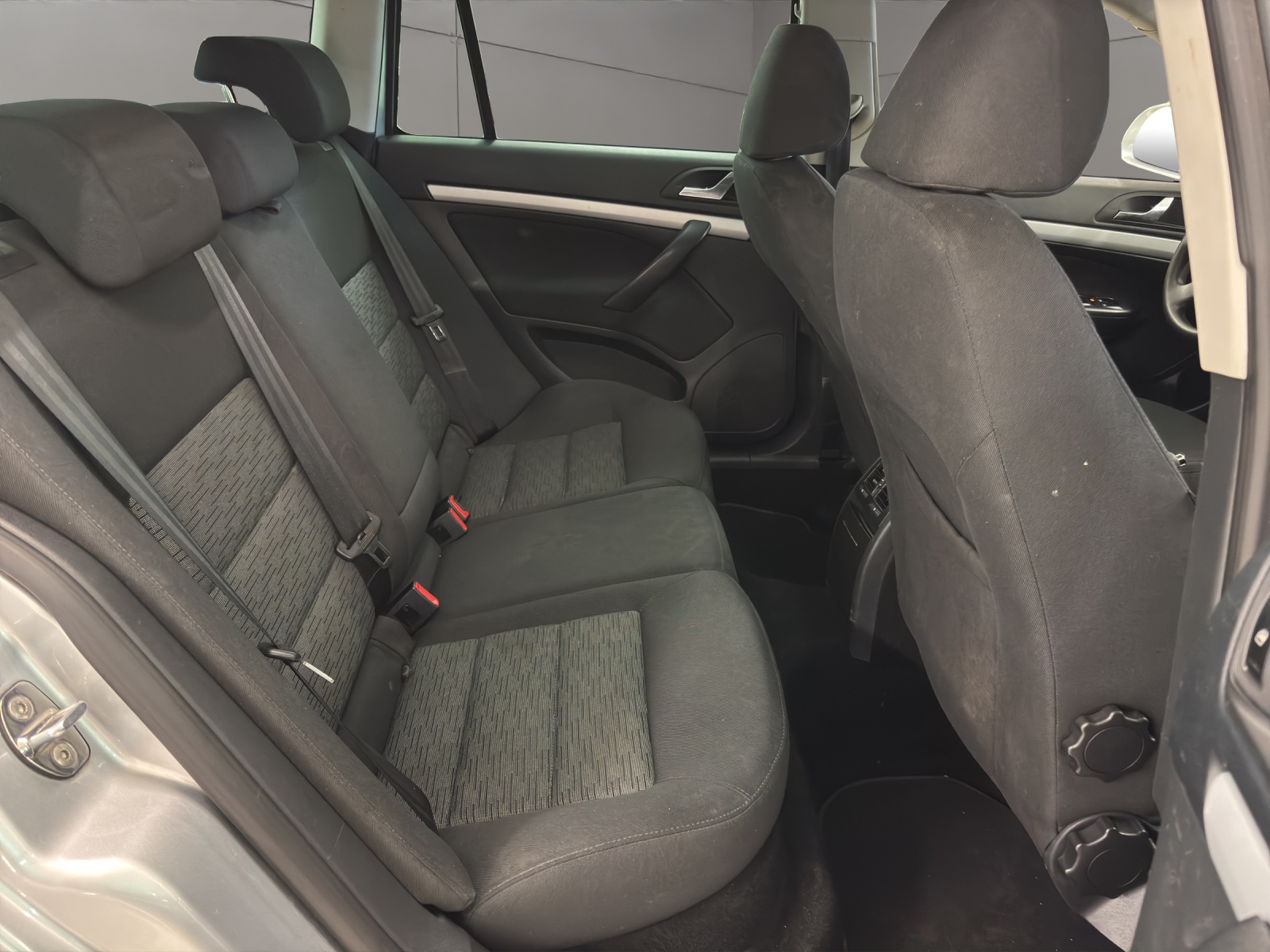 SKODA Octavia Combi 1.6 TDI Ambiente-image-18