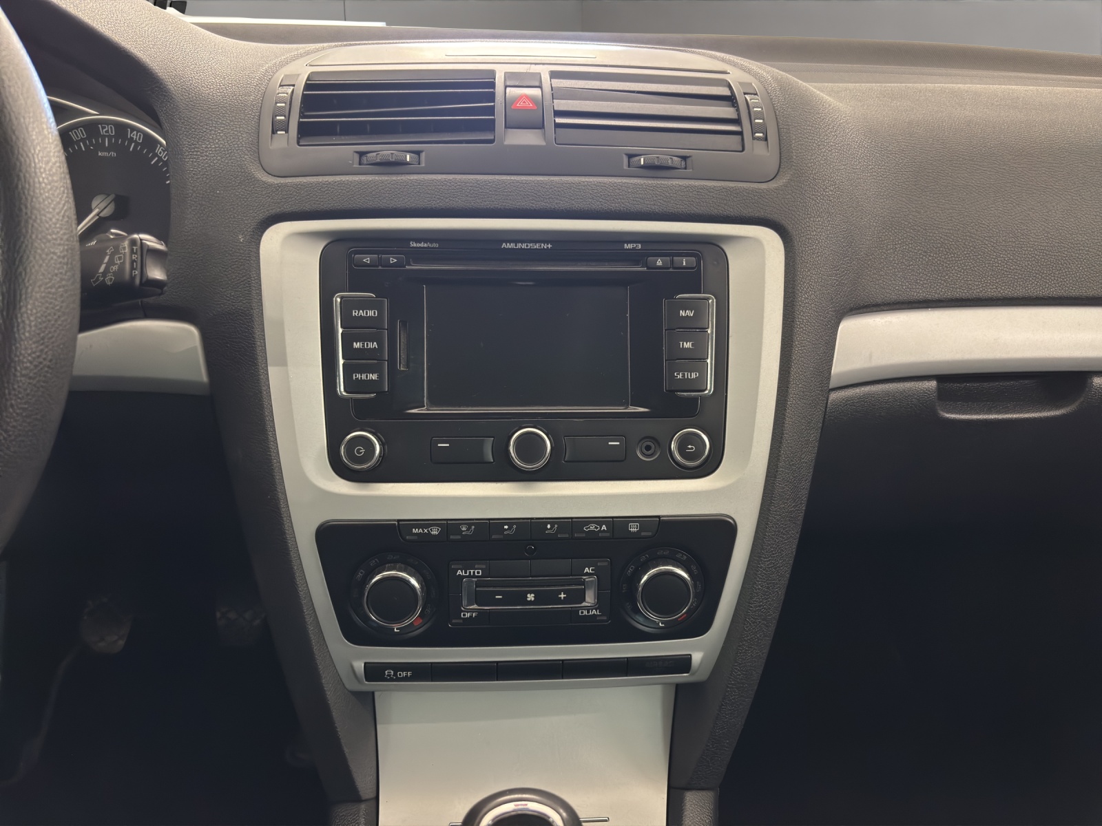 SKODA Octavia Combi 1.6 TDI Ambiente-image-15