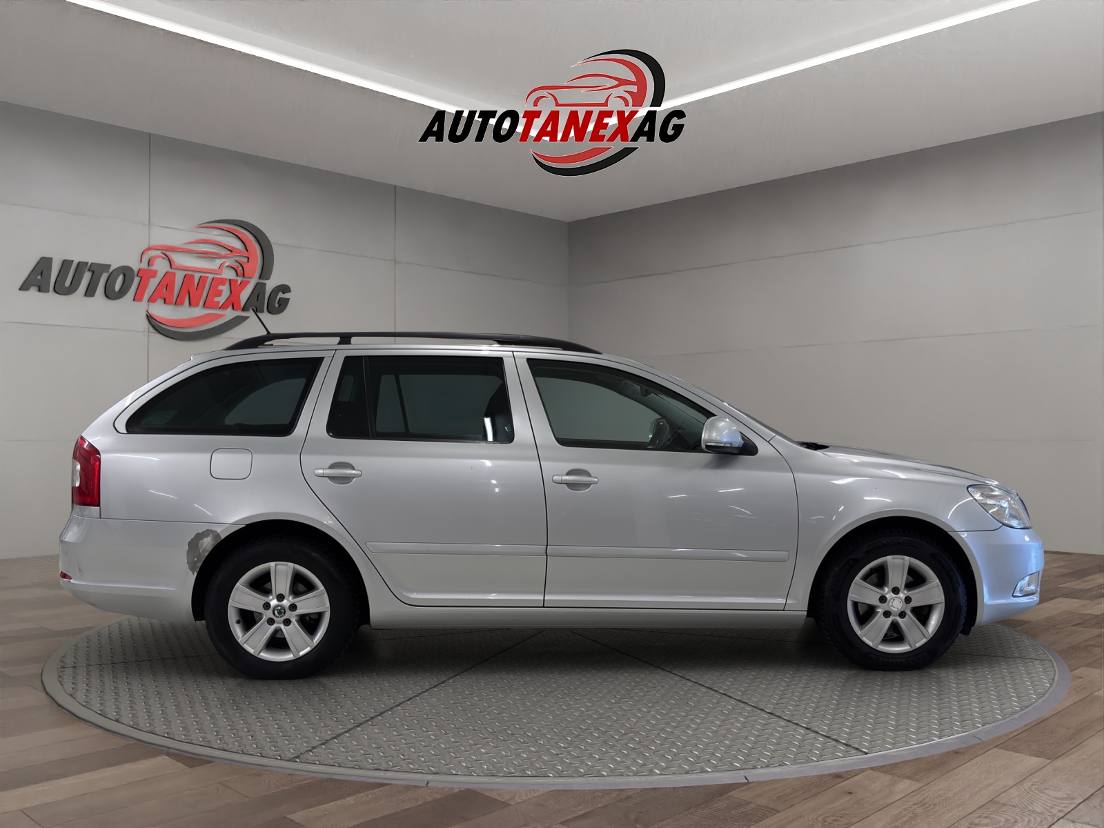SKODA Octavia Combi 1.6 TDI Ambiente-image-6