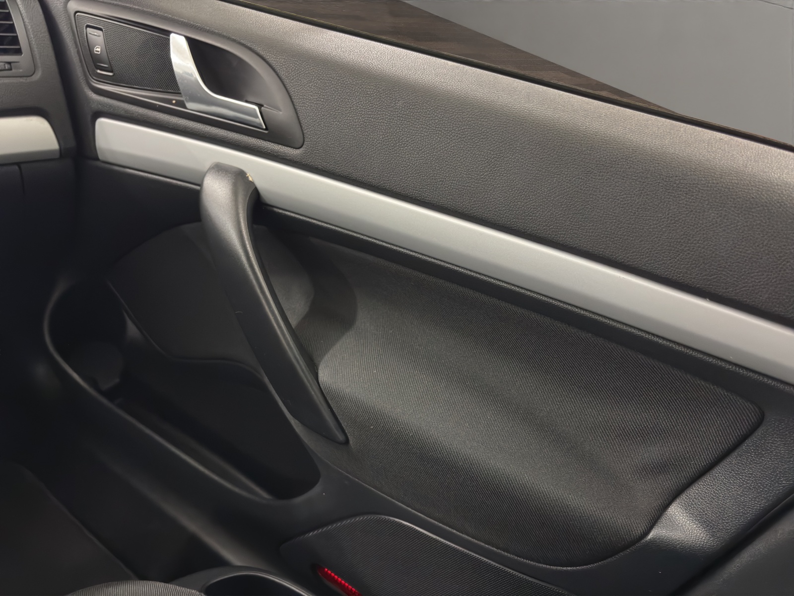 SKODA Octavia Combi 1.6 TDI Ambiente-image-16