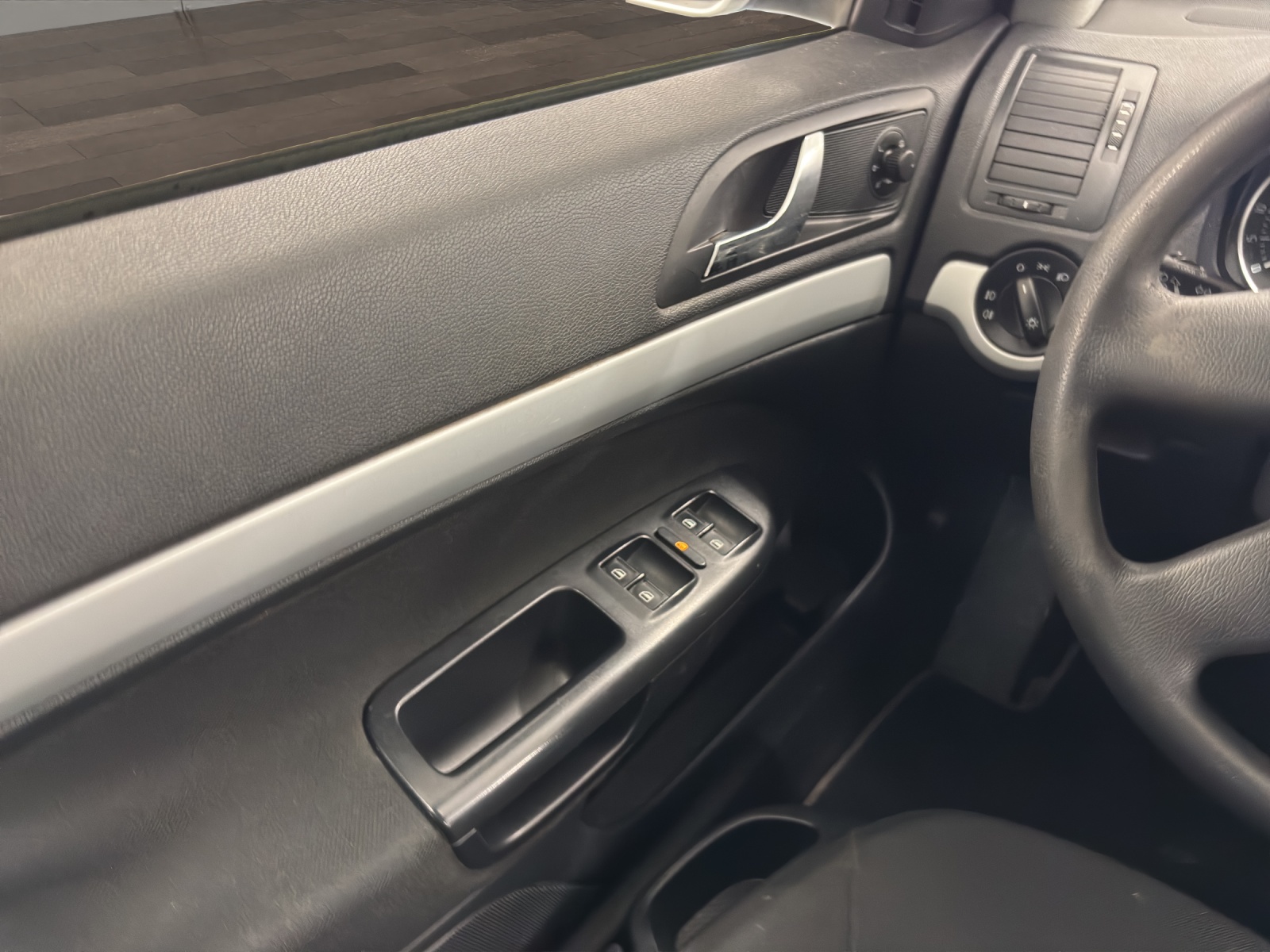 SKODA Octavia Combi 1.6 TDI Ambiente-image-11