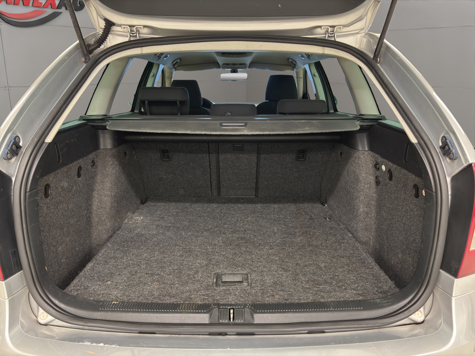 SKODA Octavia Combi 1.6 TDI Ambiente-image-19