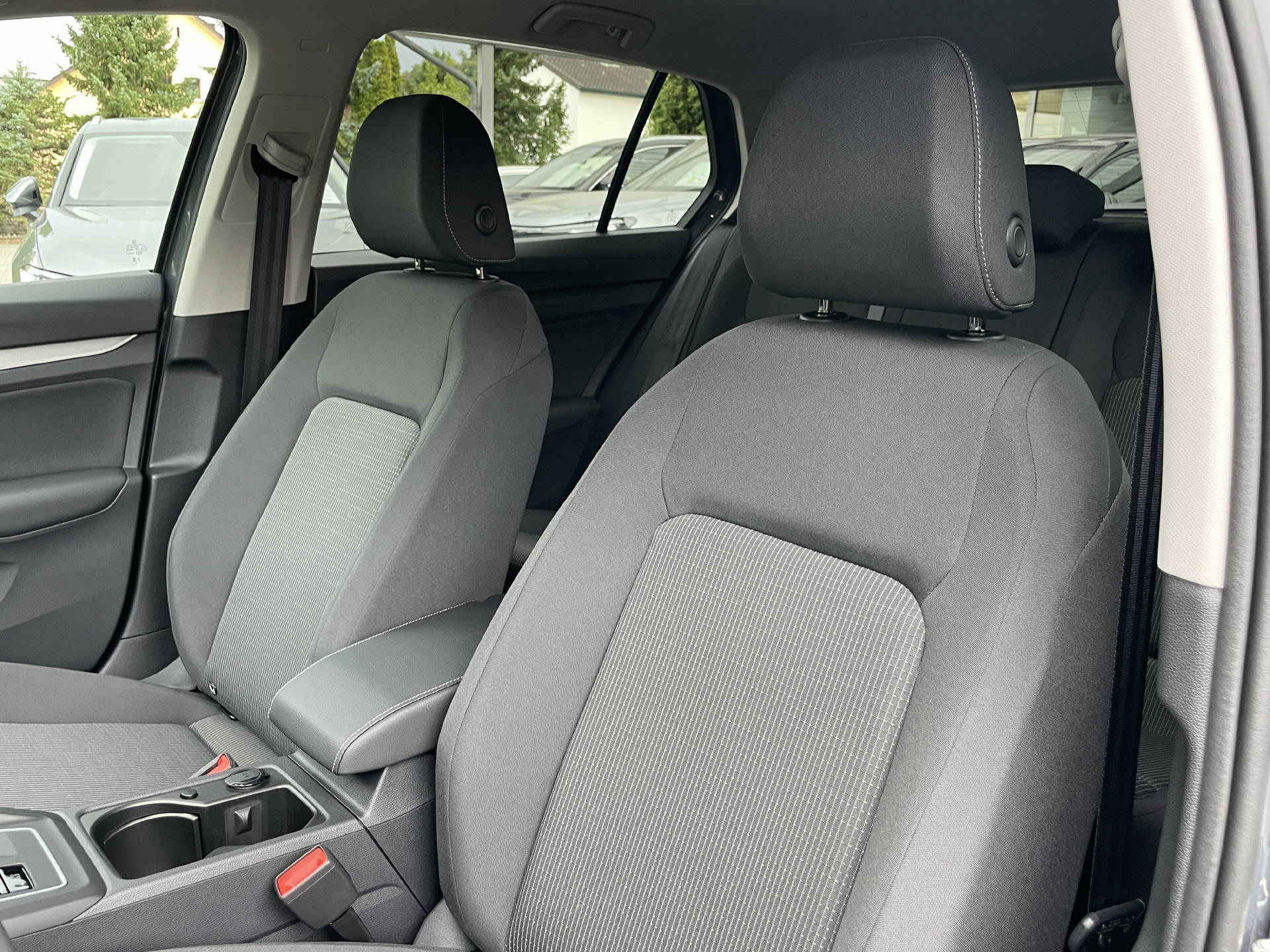 VW Golf VIII 1.5 eTSI Value DSG-image-7
