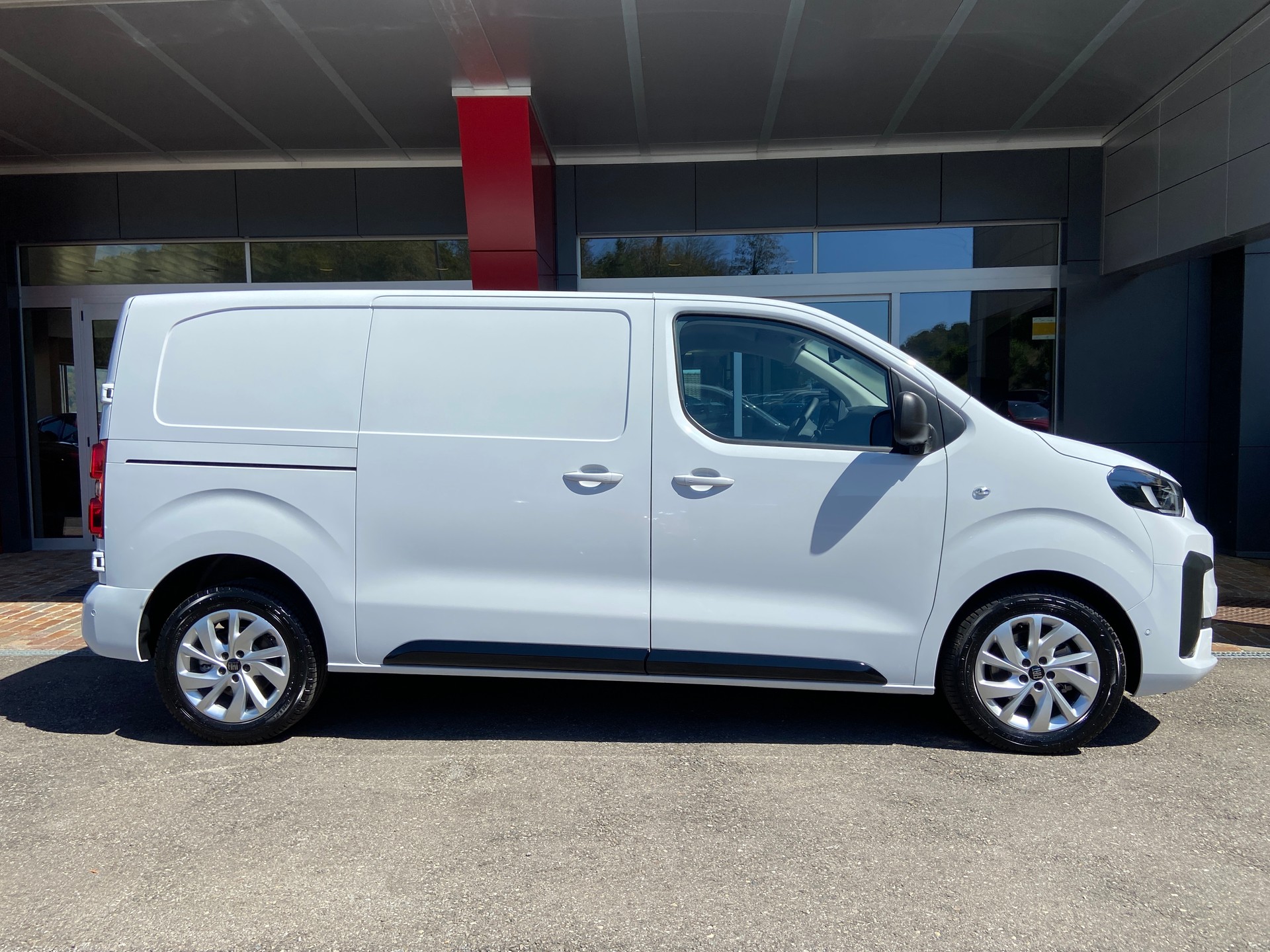 FIAT Scudo 2.0 BlueHDi L2 EAT8 Automat-image-21