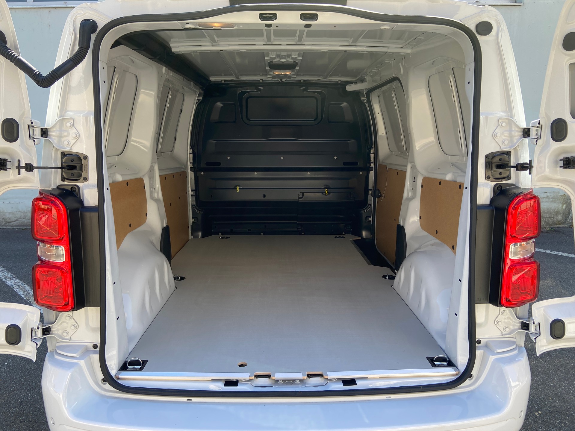 FIAT Scudo 2.0 BlueHDi L2 EAT8 Automat-image-16