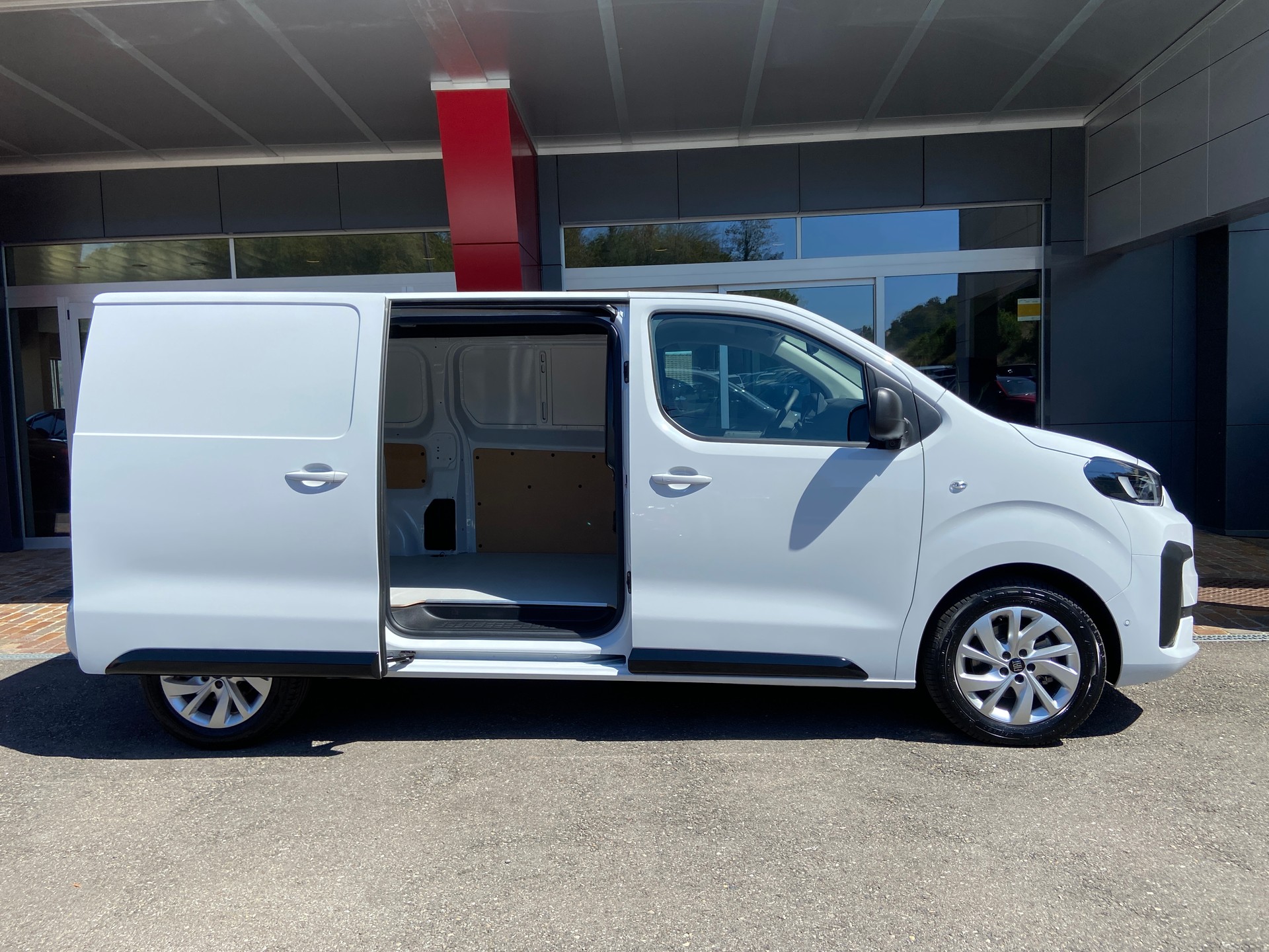 FIAT Scudo 2.0 BlueHDi L2 EAT8 Automat-image-22