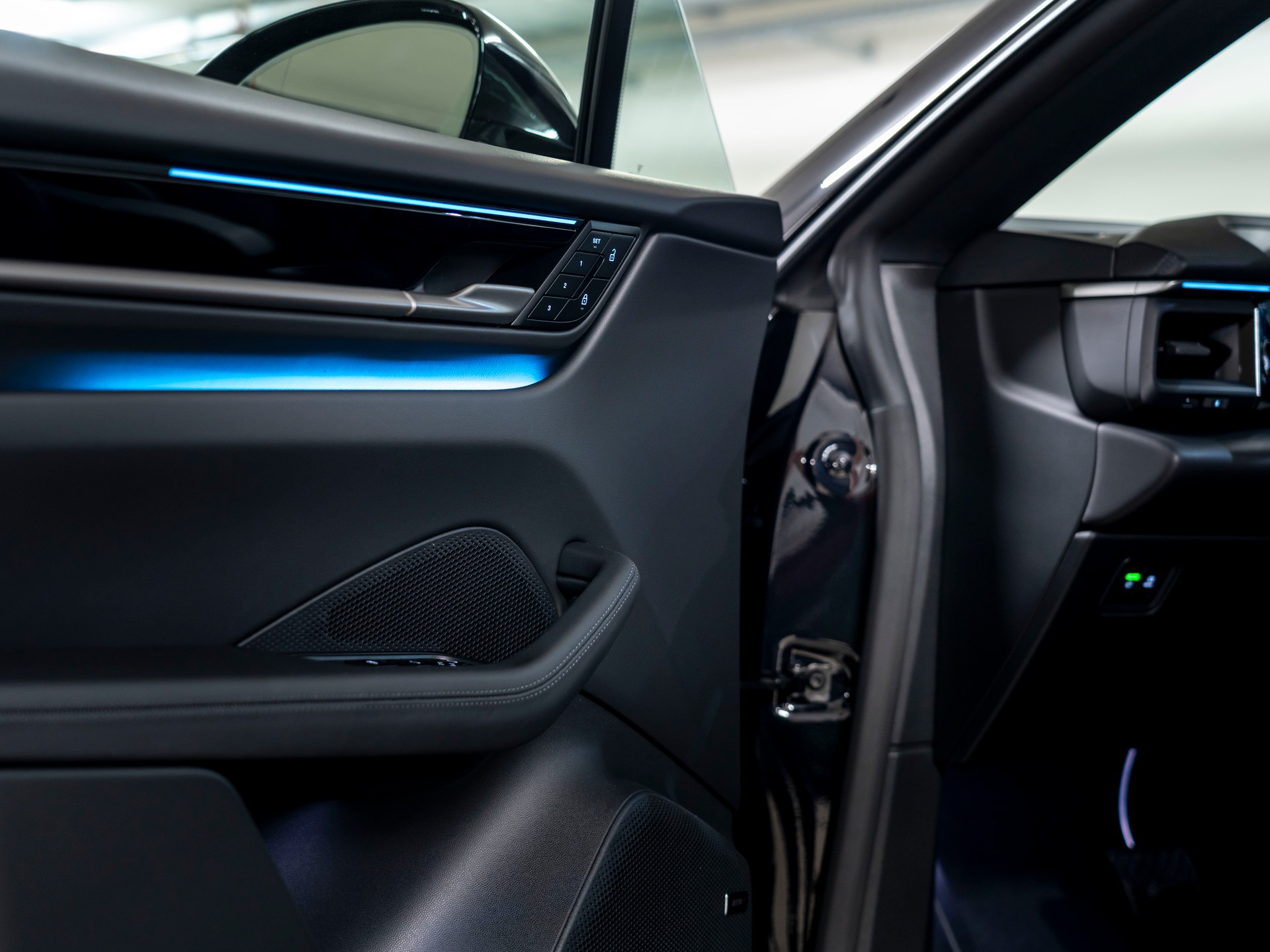 PORSCHE Macan 4 100kWh-image-16