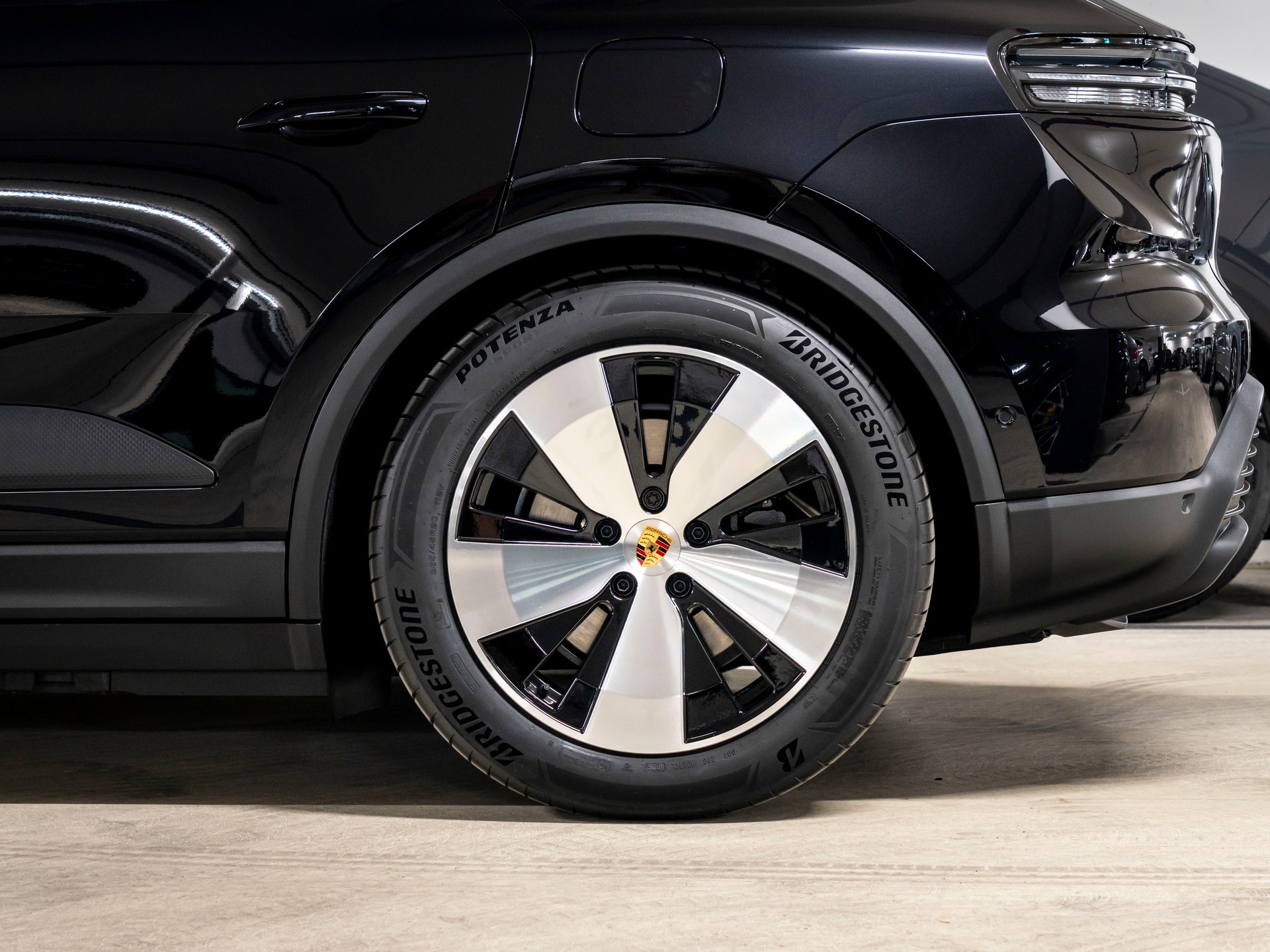 PORSCHE Macan 4 100kWh-image-15