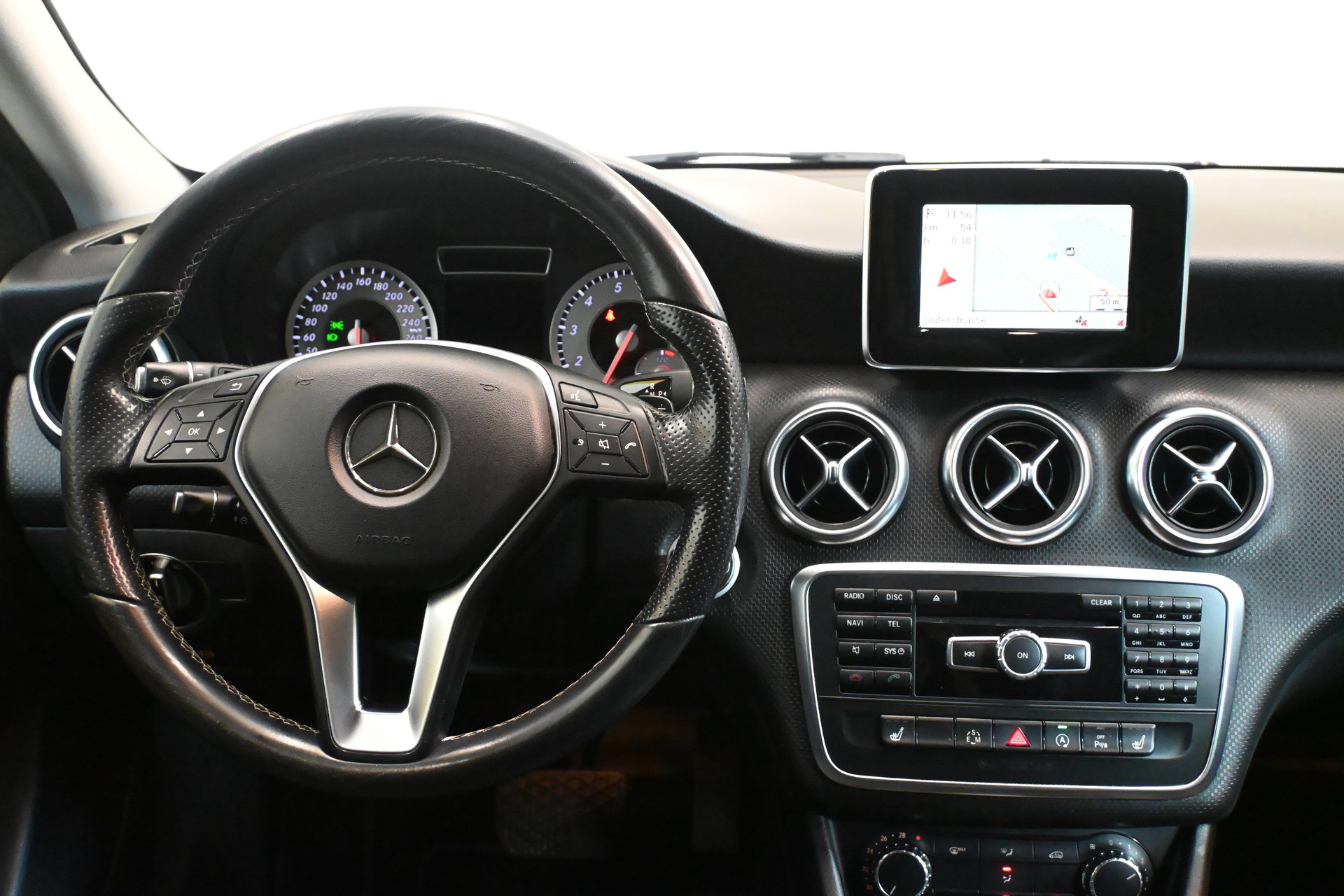 MERCEDES-BENZ A 200 Urban 7G-DCT-image-5
