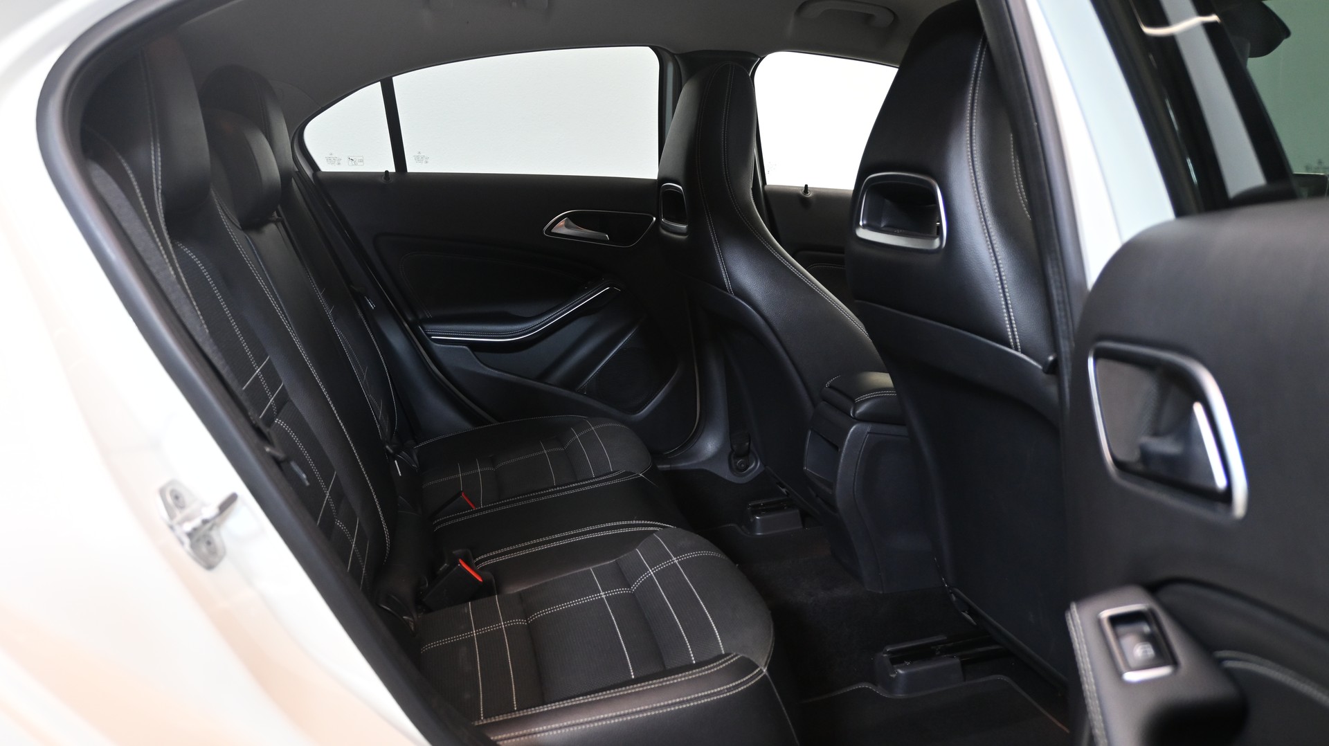 MERCEDES-BENZ A 200 Urban 7G-DCT-image-6