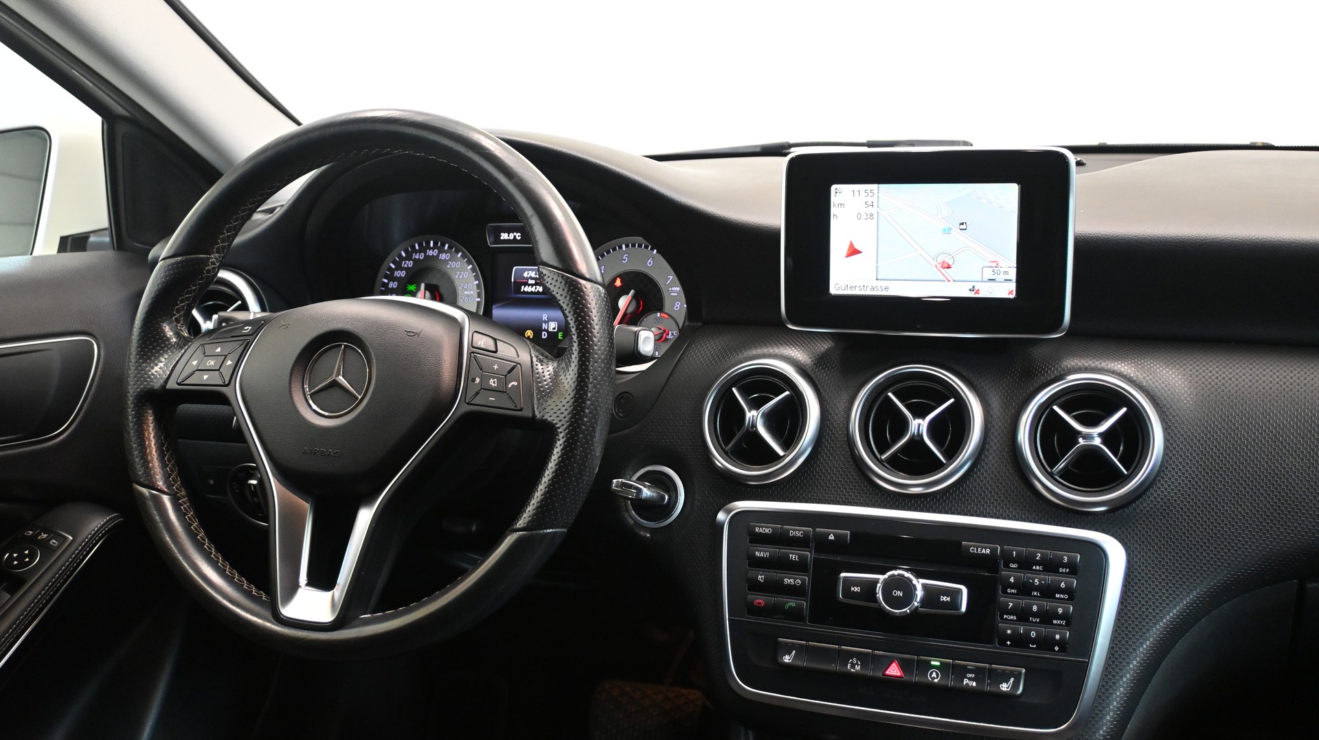 MERCEDES-BENZ A 200 Urban 7G-DCT-image-4